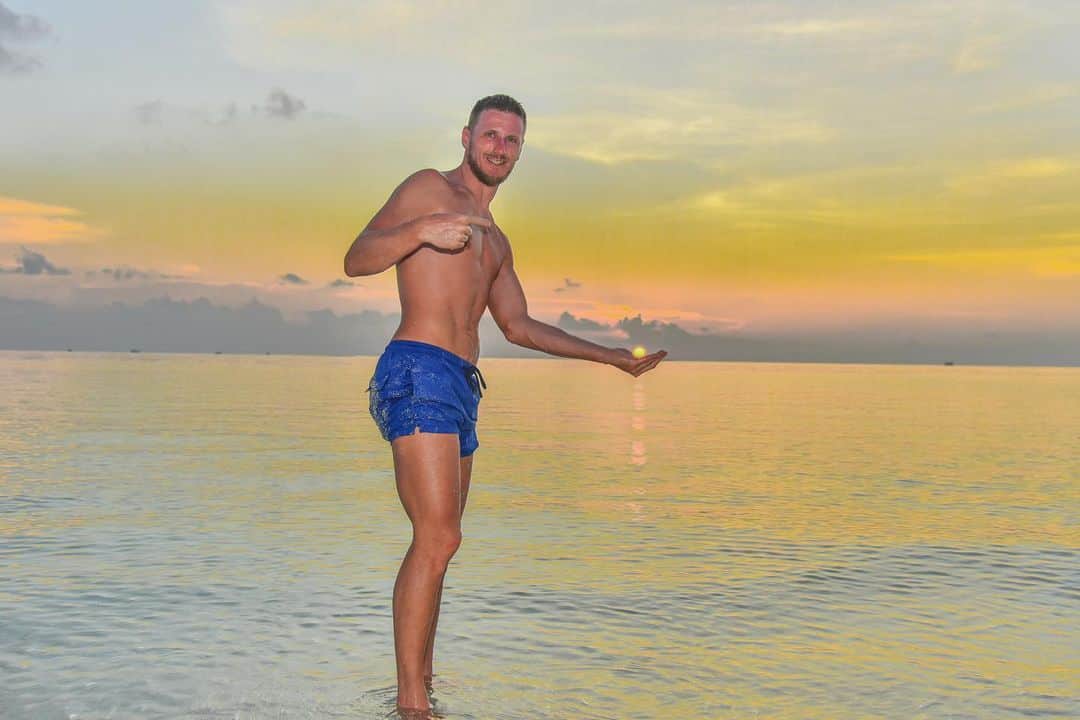 イニャツィオ・アバーテのインスタグラム：「special sunset.. #maldives 🇲🇻 🌅 ❤️」