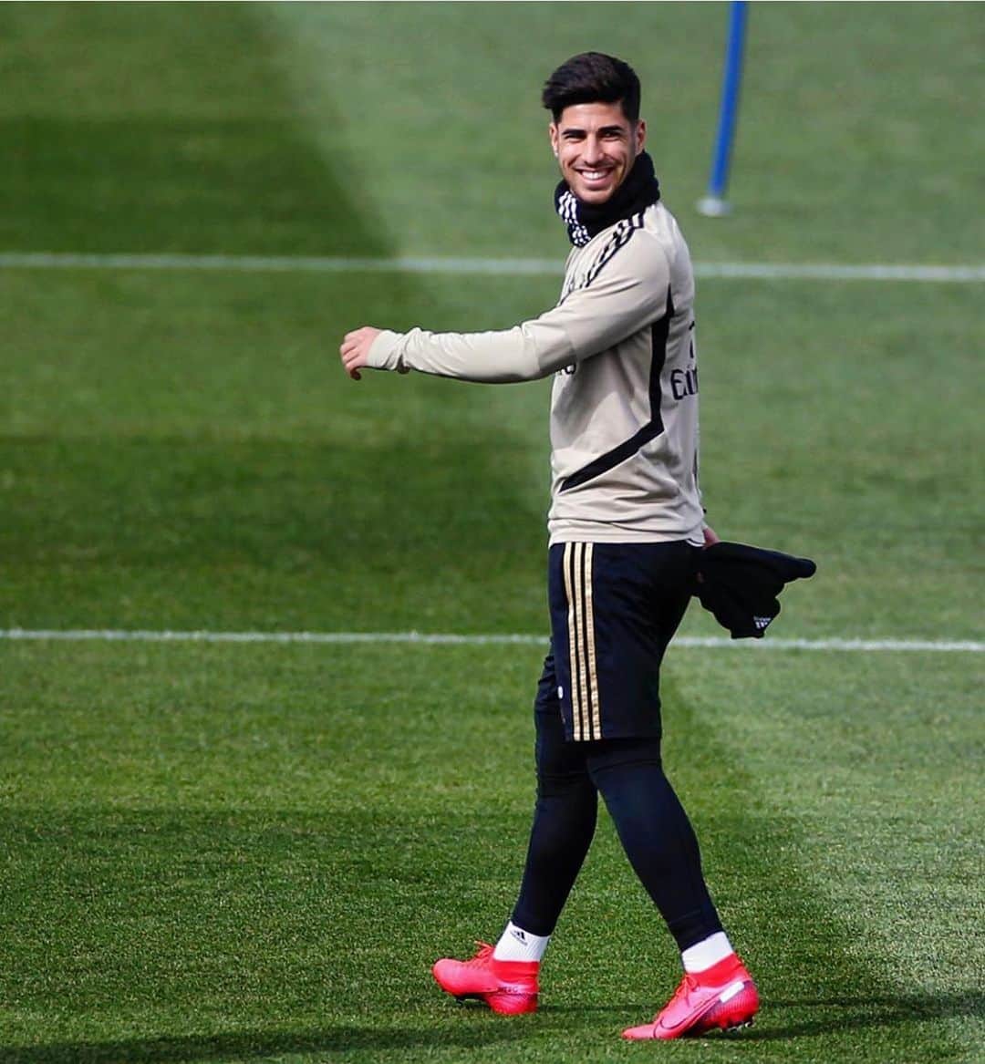 マルコ・アセンシオのインスタグラム：「🔜⚽️😃」