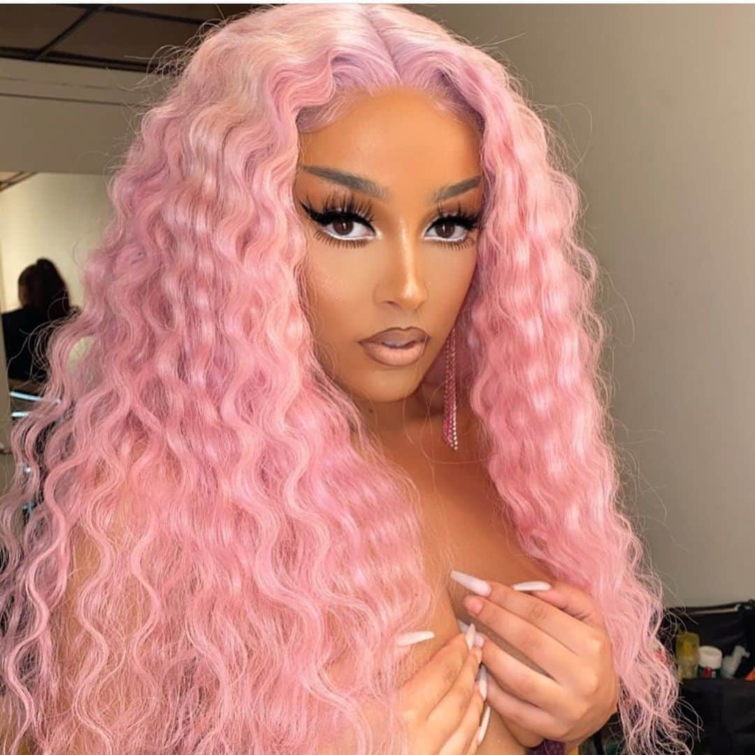 Lynn Banさんのインスタグラム写真 - (Lynn BanInstagram)「Pink Puss Puss @dojacat in #LynnBan pink sapphire waterfall earrings available @matchesfashion 💕💎💕 make-up by @mugopus in #LynnBan 💎💎💎 @brettalannelson style @tokyostylez hair #dojacat 💕💕」3月8日 8時29分 - lynn_ban