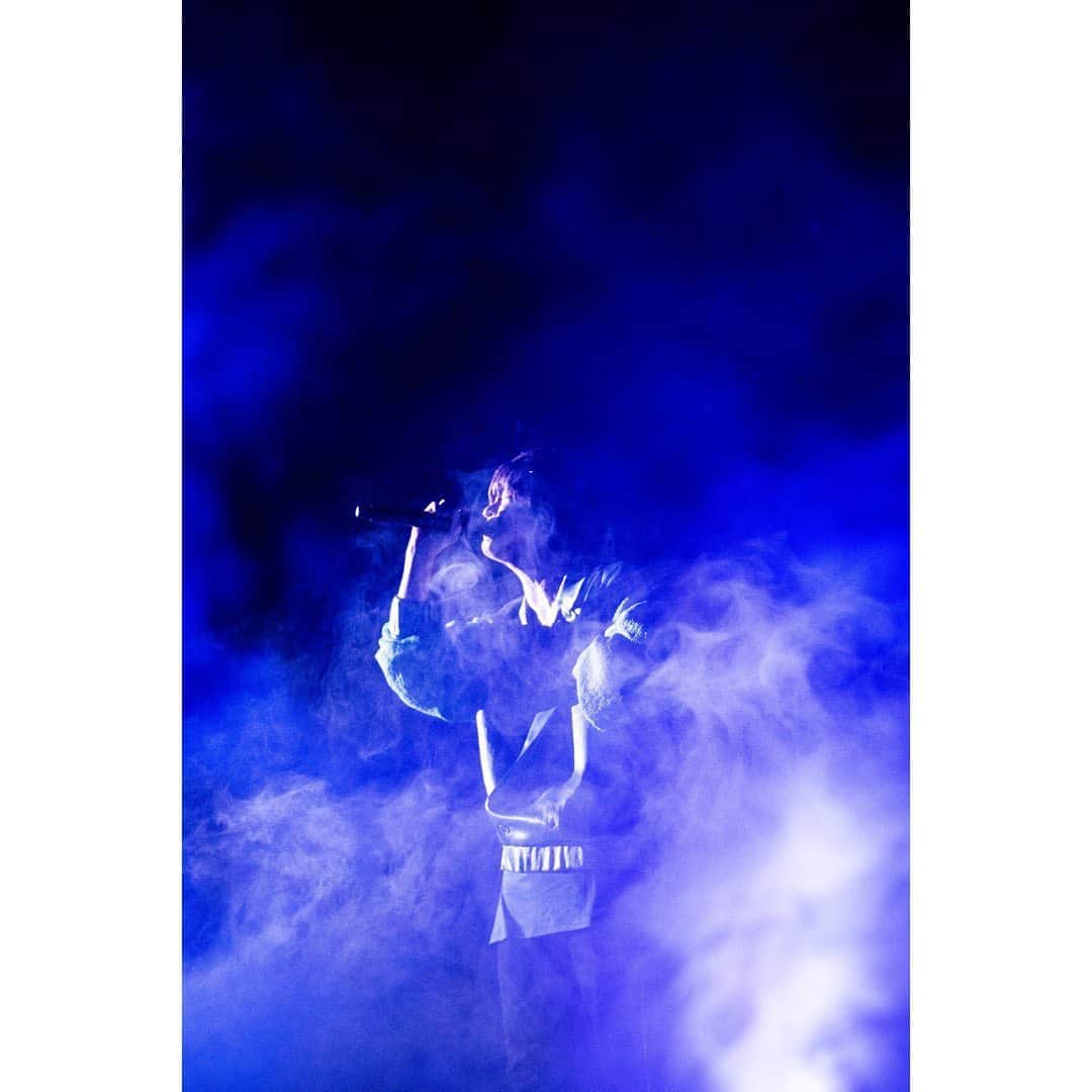三原健司さんのインスタグラム写真 - (三原健司Instagram)「演出によく煙を使うアーティスト」3月8日 9時04分 - miharakenji