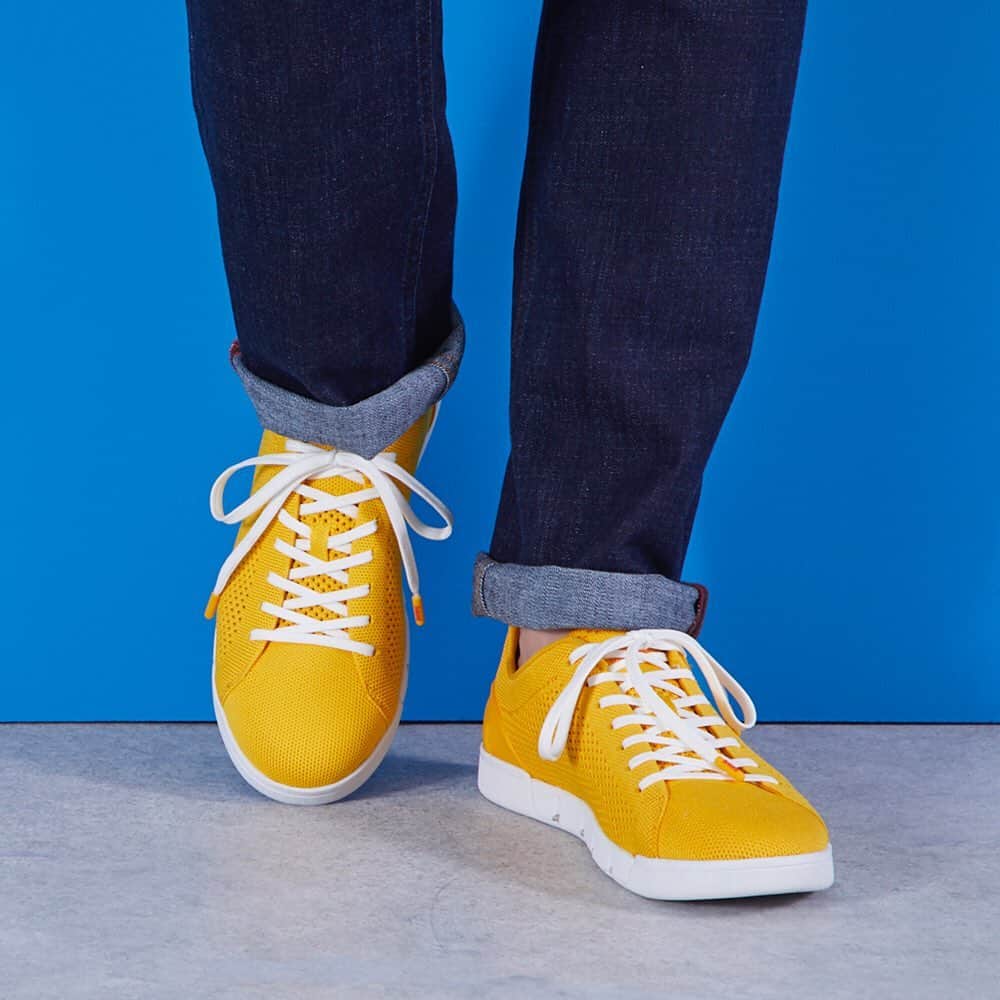 スイムズのインスタグラム：「Our best selling sneaker, the breeze knit tennis, just keeps getting better and brighter. 17 colors and counting.  #swims #thegreatescape #makeyourmark #yellow #machinewashable」