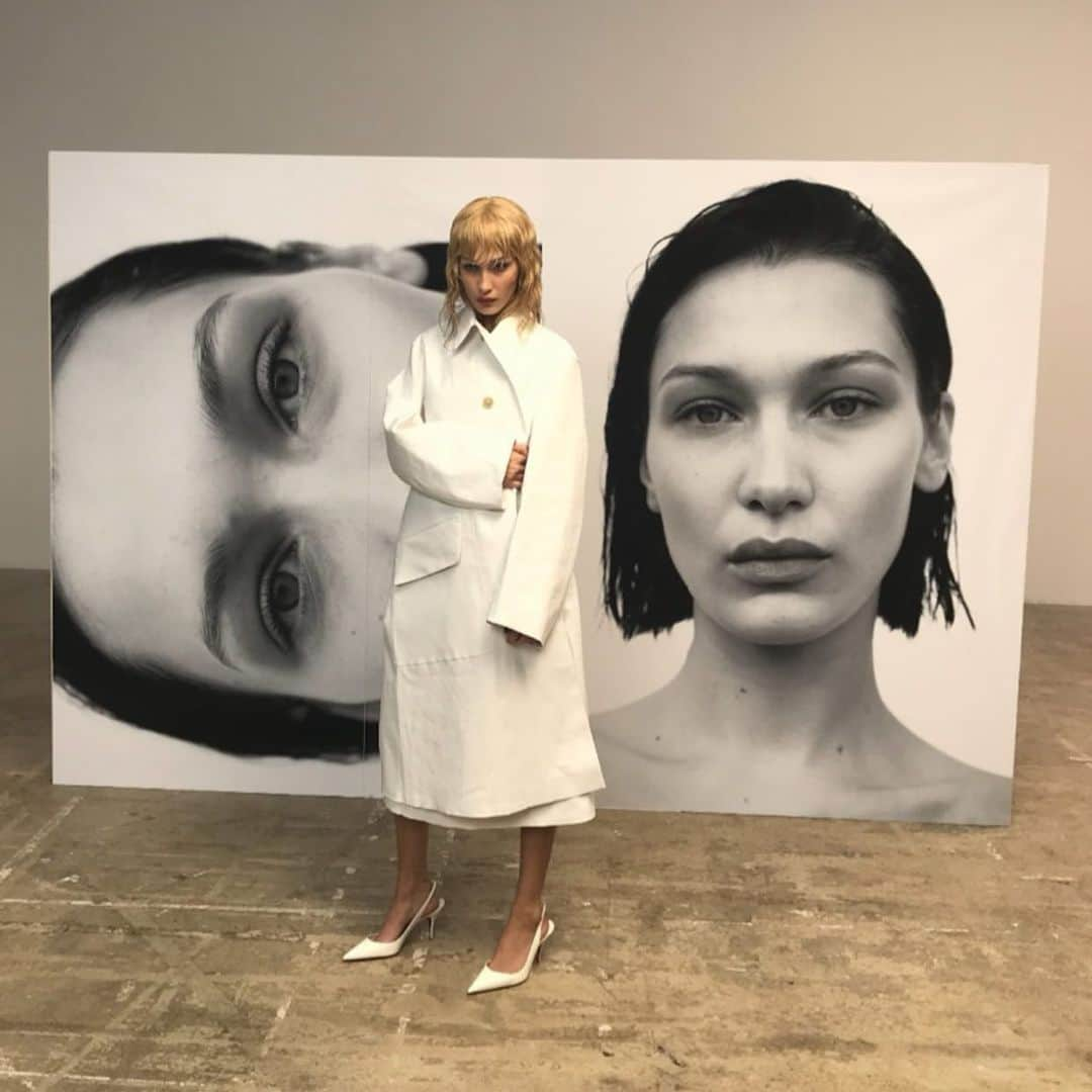 ベラ・ハディッドさんのインスタグラム写真 - (ベラ・ハディッドInstagram)「@Suzannekoller everybody ...👏🏼」3月8日 1時19分 - bellahadid