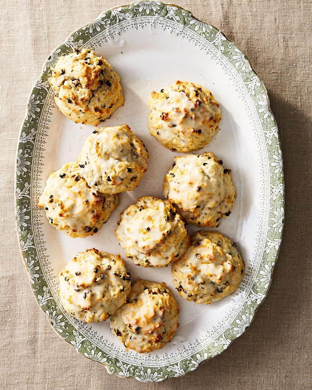 マーサ・スチュワートさんのインスタグラム写真 - (マーサ・スチュワートInstagram)「These Irish soda scones pack the hallmarks of our favorite St. Patrick's Day bread - loads of currants and caraway seeds - into a single serving with a light, fluffy texture. Just mix, scoop, bake, and enjoy with a spot of tea. Get the full recipe at the link in bio and be sure to show off your best St. Patrick's Day creations using #imsomartha for a chance to be featured on our Instagram! 📷: @raymondhom」3月8日 3時18分 - marthastewart