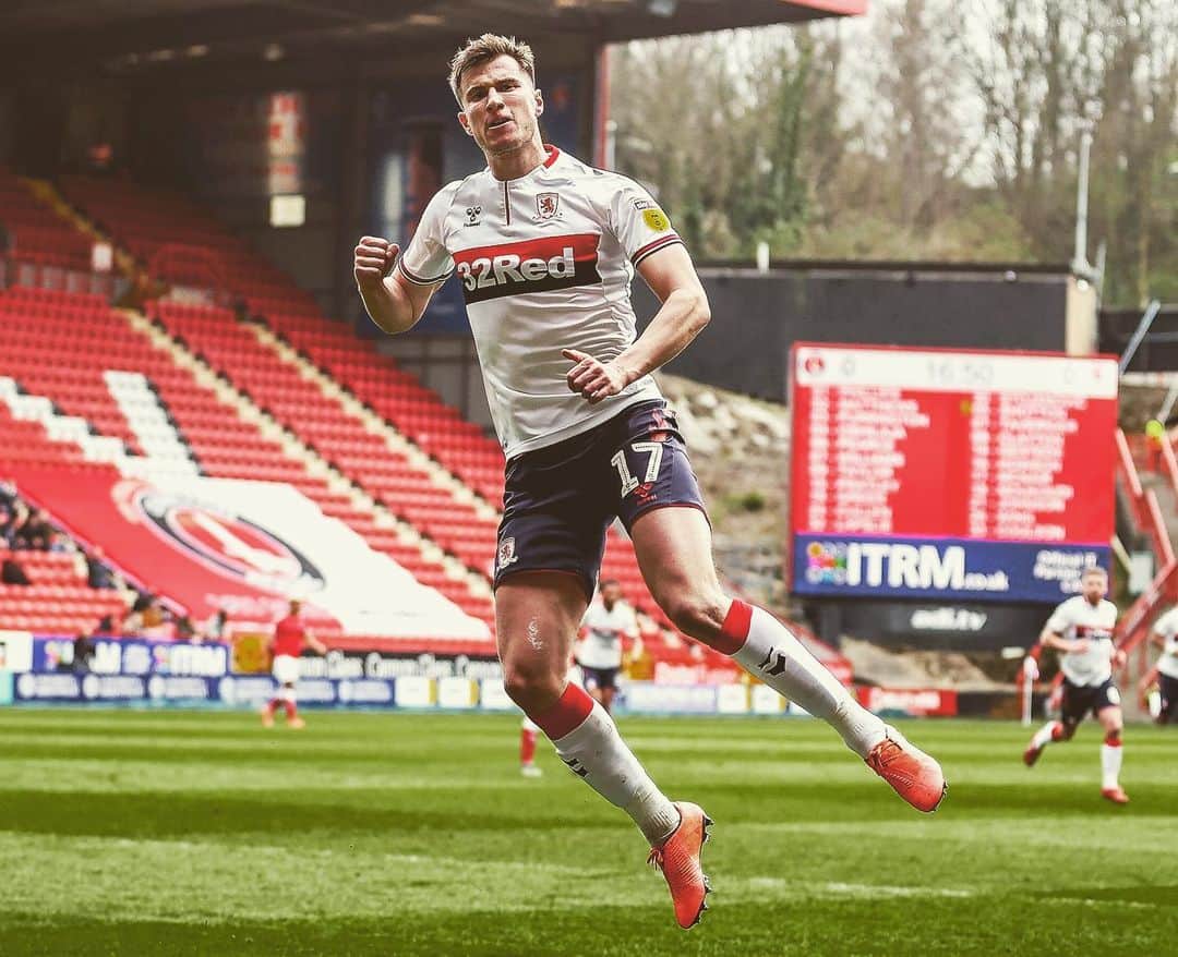 パディ・マクネアのインスタグラム：「3 points 🙌🏻🔴⚪️ @theboroofficial」