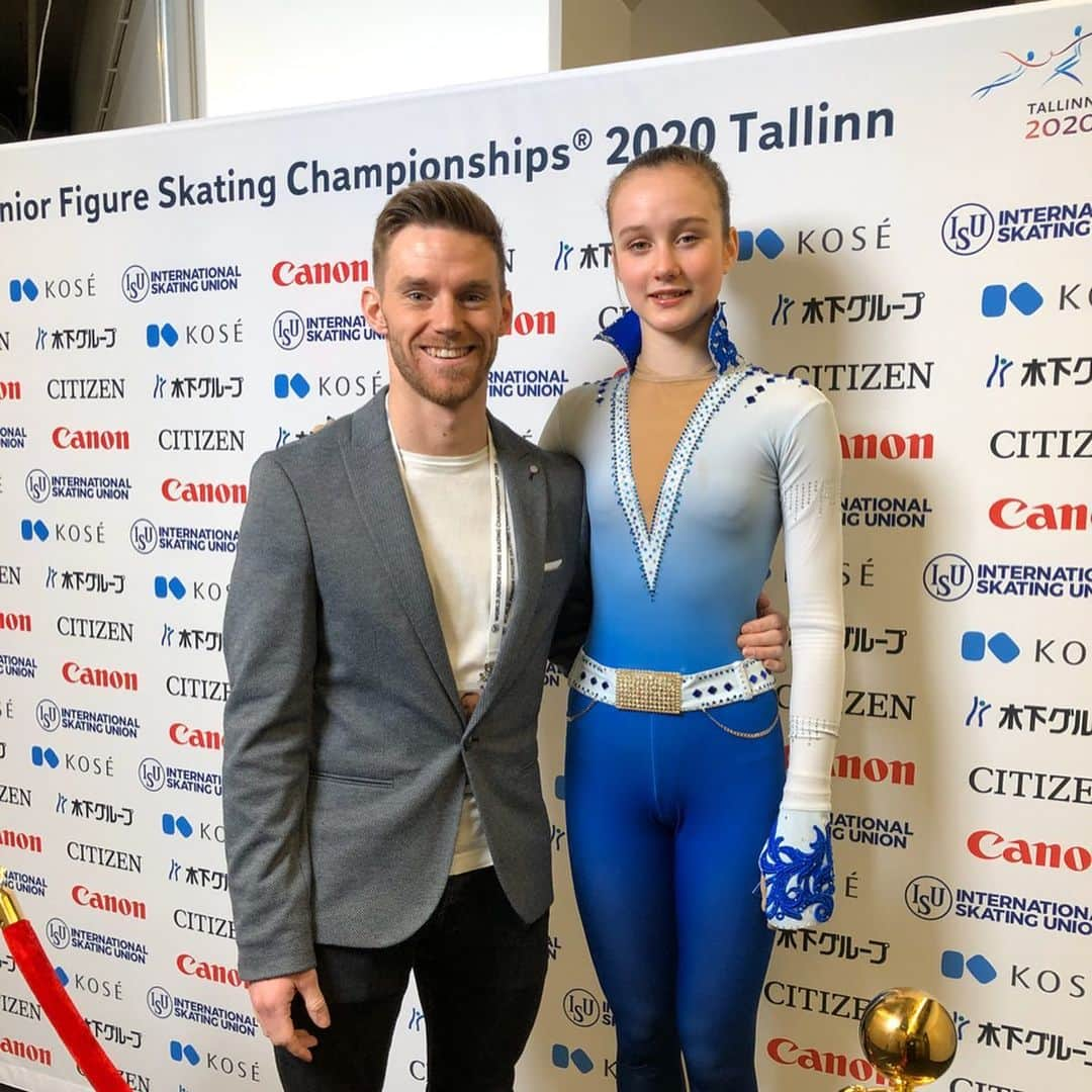 Phil Harrisさんのインスタグラム写真 - (Phil HarrisInstagram)「Well what a fantastic experience for @elena.k.o.m.o.v.a this week in Tallinn! Yes there were mistakes in the short program, but just getting to the @isufigureskating World Junior Championships in your first junior season and competing to represent #GB is a huge #achievement in itself!! 🏆 It was an incredibly tough event but you have shown you belong in this field 🙌🏼✨🌟 I am immensely proud of what you has accomplished this season and how at every event you have gone from strength to strength!  A good rest now before the real hard work begins! 👏🏼👊🏼💪🏼⛸ Also, congratulations to the rest of the team on your performances in Tallinn this week 🥳 it has been a #pleasure 🙏🏼 #proudcoach #goteam #WorldJFigure #FigureSkating #hardworkpaysoff . . @britishiceskating @nat_ice_centre @oxfordicerink @johnwilsonblades @edeaskates @pulsinhq @wearefeel @chiquesport @elenarusuk @john.wicker @pennycoomes @n_buckland @emilybrown1_ @_james.hernandez」3月8日 4時03分 - phil1harris