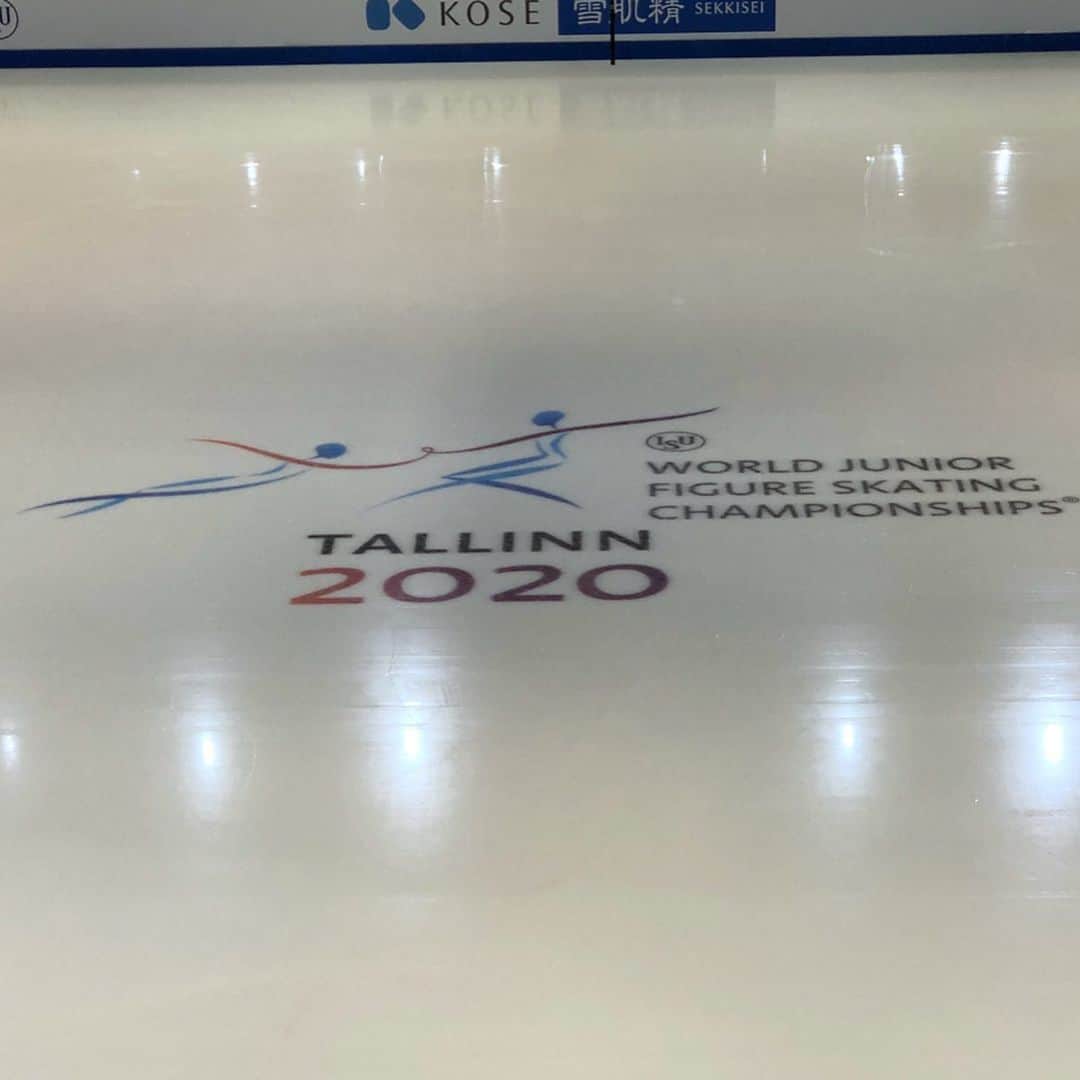 Phil Harrisさんのインスタグラム写真 - (Phil HarrisInstagram)「Well what a fantastic experience for @elena.k.o.m.o.v.a this week in Tallinn! Yes there were mistakes in the short program, but just getting to the @isufigureskating World Junior Championships in your first junior season and competing to represent #GB is a huge #achievement in itself!! 🏆 It was an incredibly tough event but you have shown you belong in this field 🙌🏼✨🌟 I am immensely proud of what you has accomplished this season and how at every event you have gone from strength to strength!  A good rest now before the real hard work begins! 👏🏼👊🏼💪🏼⛸ Also, congratulations to the rest of the team on your performances in Tallinn this week 🥳 it has been a #pleasure 🙏🏼 #proudcoach #goteam #WorldJFigure #FigureSkating #hardworkpaysoff . . @britishiceskating @nat_ice_centre @oxfordicerink @johnwilsonblades @edeaskates @pulsinhq @wearefeel @chiquesport @elenarusuk @john.wicker @pennycoomes @n_buckland @emilybrown1_ @_james.hernandez」3月8日 4時03分 - phil1harris