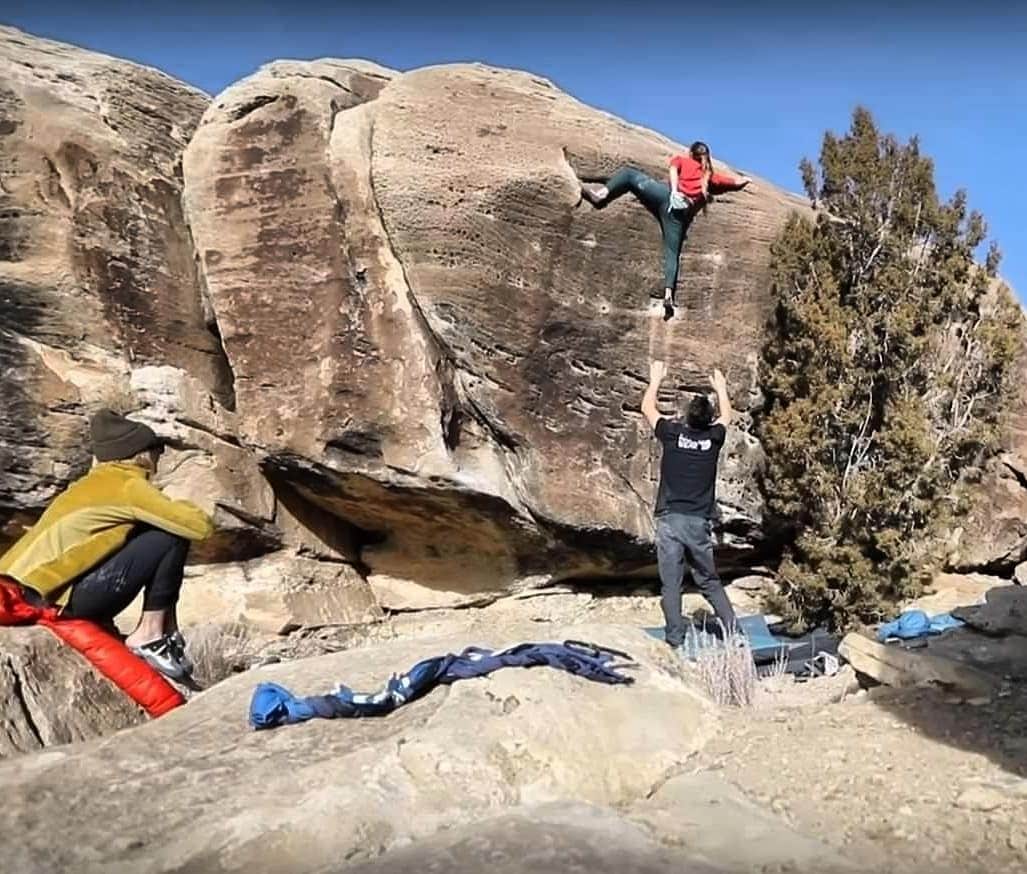 シャーロット・デュリフのインスタグラム：「Triassic, another great spot of Utah's climbing 💫  Originally we aimed at Joe's Valley, but it was covered in snow, so Triassic ended up being a great Plan B!  Check out our @coldhousemedia vlog (link in my bio) from a great weekend with  @joshlrsn @jonglassberg and @jess_talley 🙂  1st pic of me freaking out up there (discmaimer : my spotter @jonglassberg is freal8ng tall!) 2nd by @jess_talley @louderthan11 of the maze of boulders!  @mountainhardwear @petzl_official @eb_climbing @volxholds @luxov_connect @epictvclimbing」