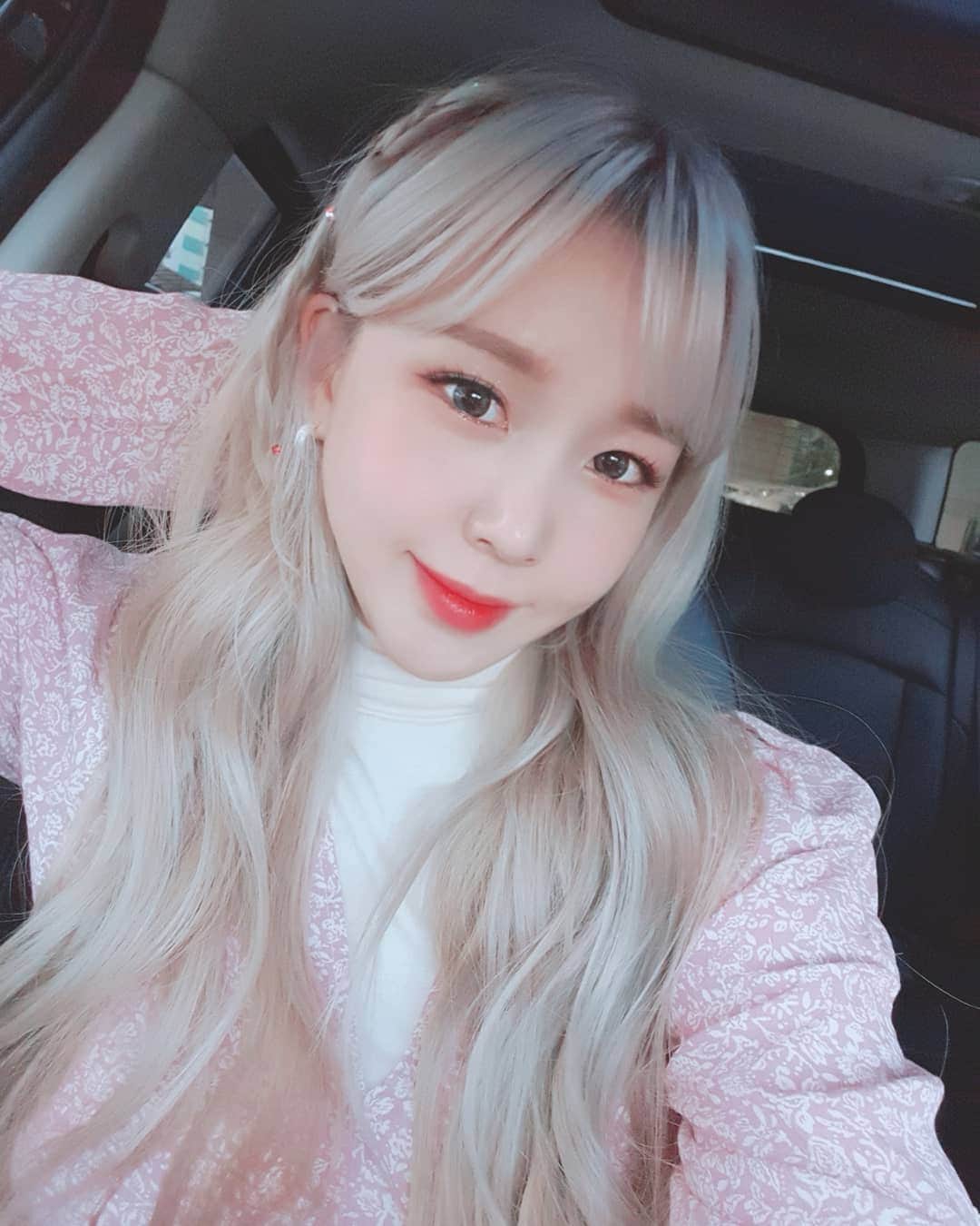 ウェイ のインスタグラム：「Life is funny 오늘 누가 내차 긁은거 확인함☺」