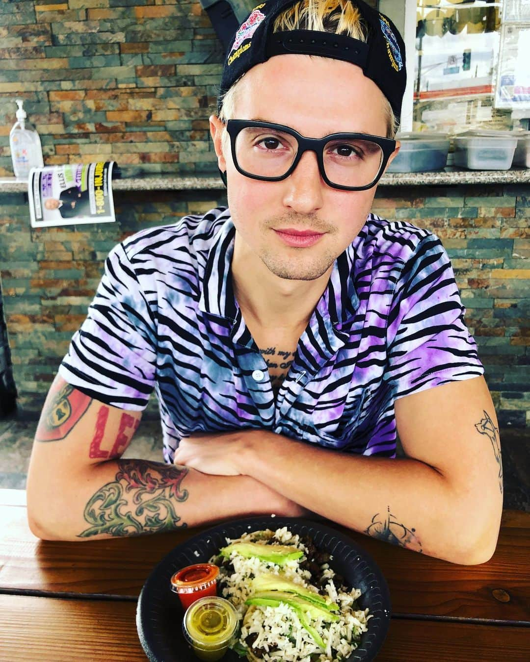 ライアン・フォリースさんのインスタグラム写真 - (ライアン・フォリースInstagram)「My star sign is tacos. What’s yours??🌮💫 Caption: @bohnes」3月8日 5時11分 - ryanfollese