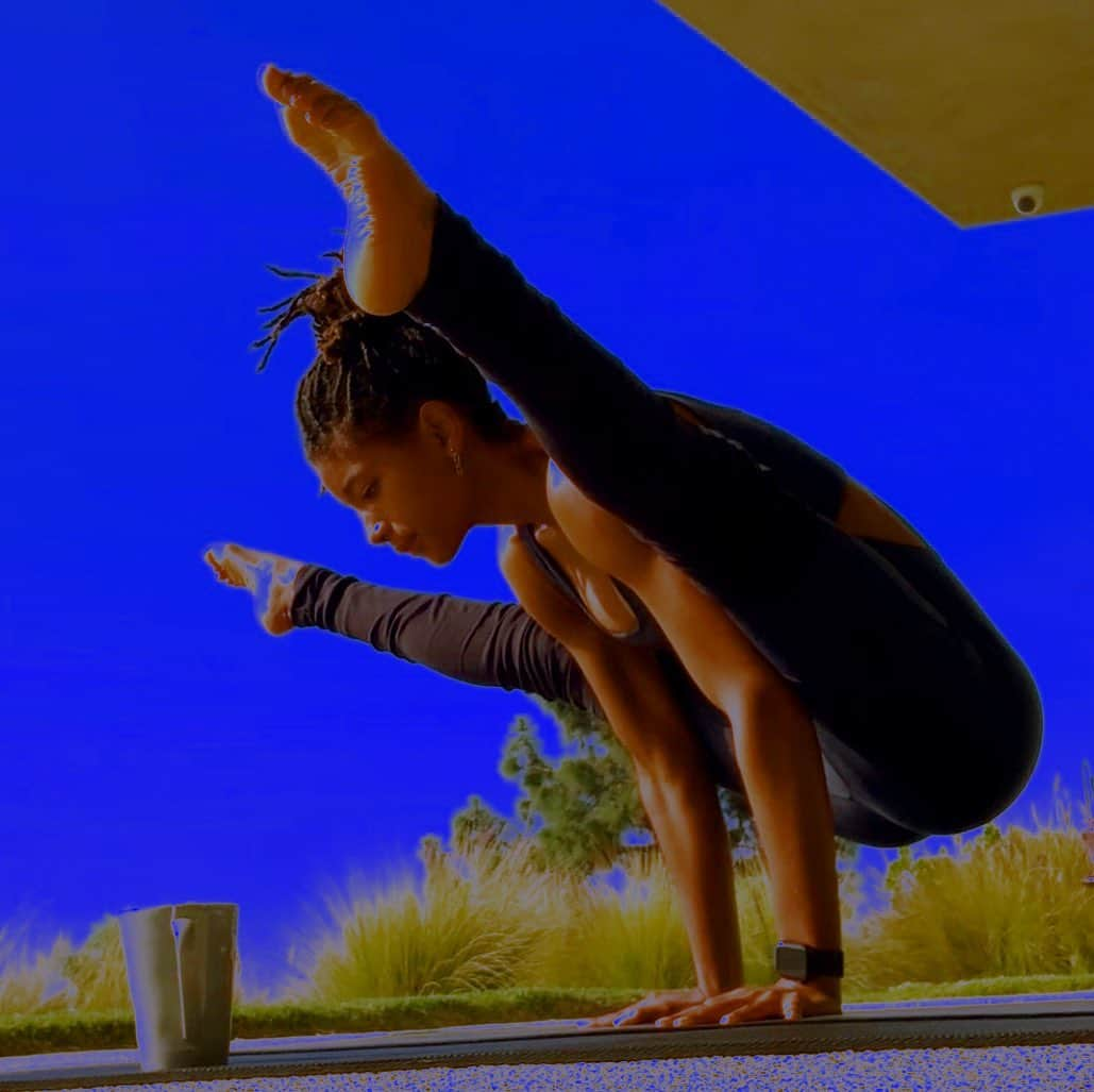 ウィロー・スミスさんのインスタグラム写真 - (ウィロー・スミスInstagram)「#namethisasana <🌟>」3月8日 5時58分 - willowsmith