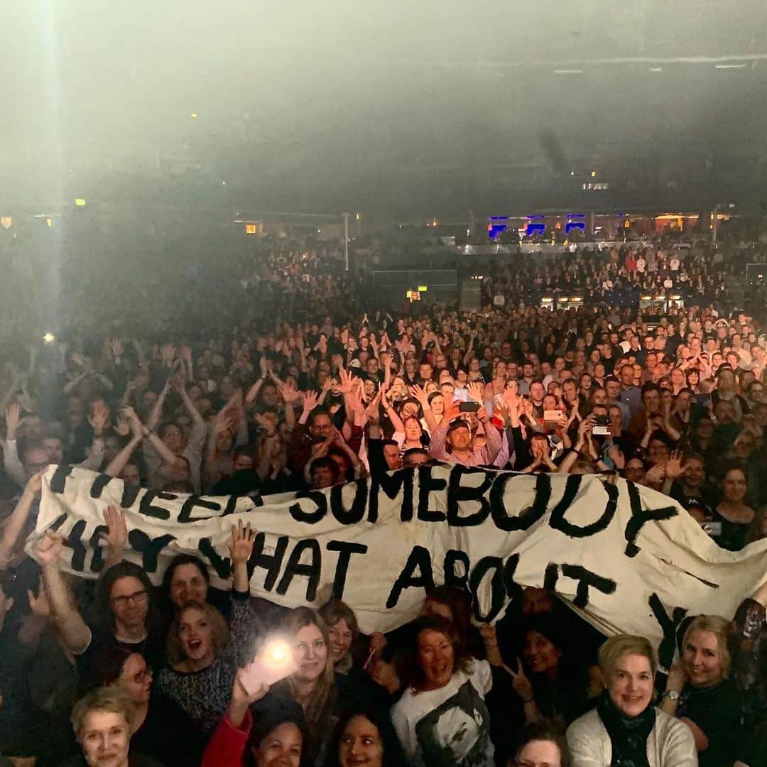 ブライアン・アダムスのインスタグラム：「Tonight in Helsinki, Finland ❤️ #bryanadamsshinealight #ineedsomebodysomebodylikeyou #reckless」