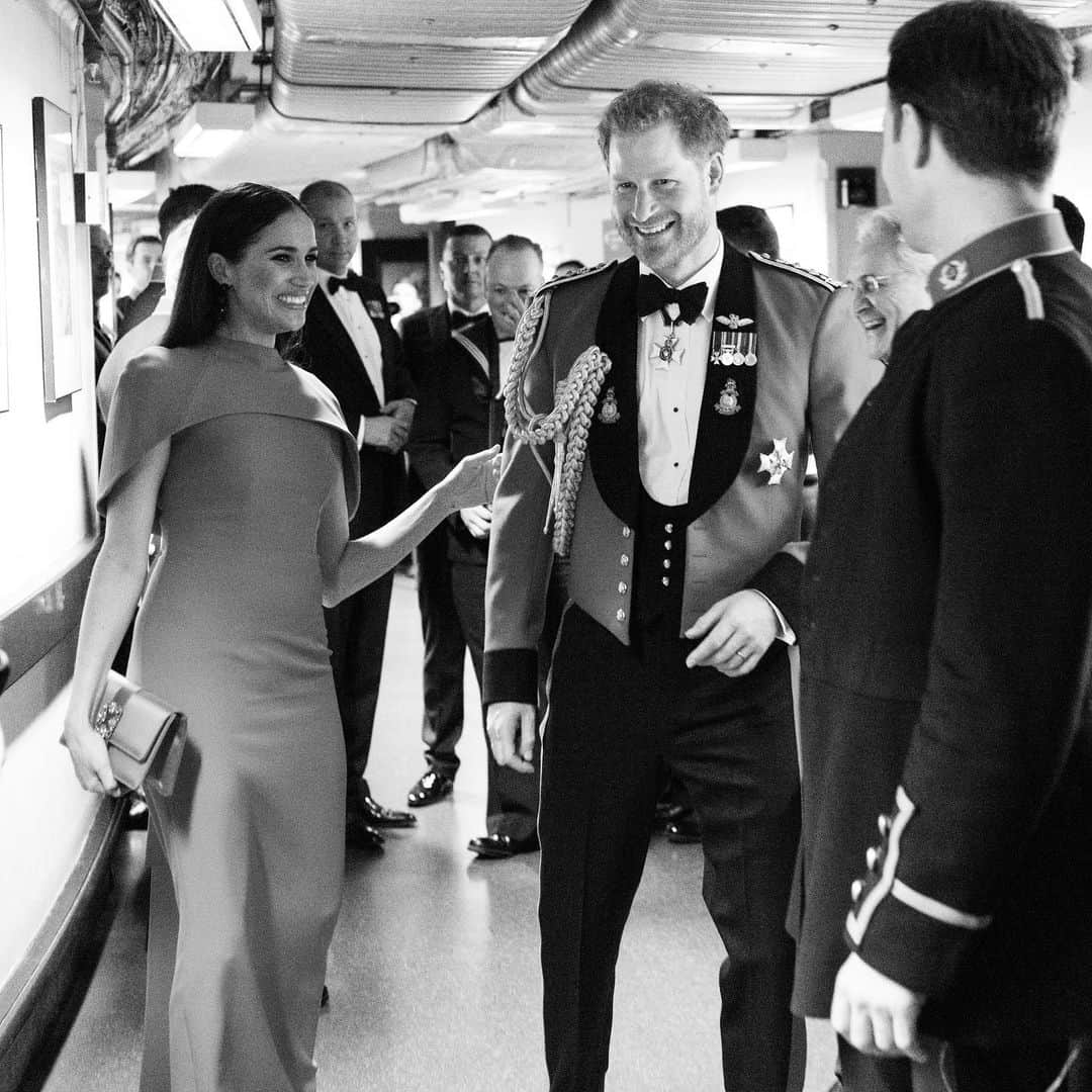 英ヘンリー王子夫妻さんのインスタグラム写真 - (英ヘンリー王子夫妻Instagram)「More from tonight as The Duke and Duchess of Sussex joined veterans, serving members, world-class musicians, composers and conductors of the Massed Bands of Her Majesty’s Royal Marines for the annual Mountbatten Festival of Music — an event to help raise funds on behalf of the @RoyalMarines Charity.  Photo © The Duke and Duchess of Sussex / Chris Allerton」3月8日 6時52分 - sussexroyal