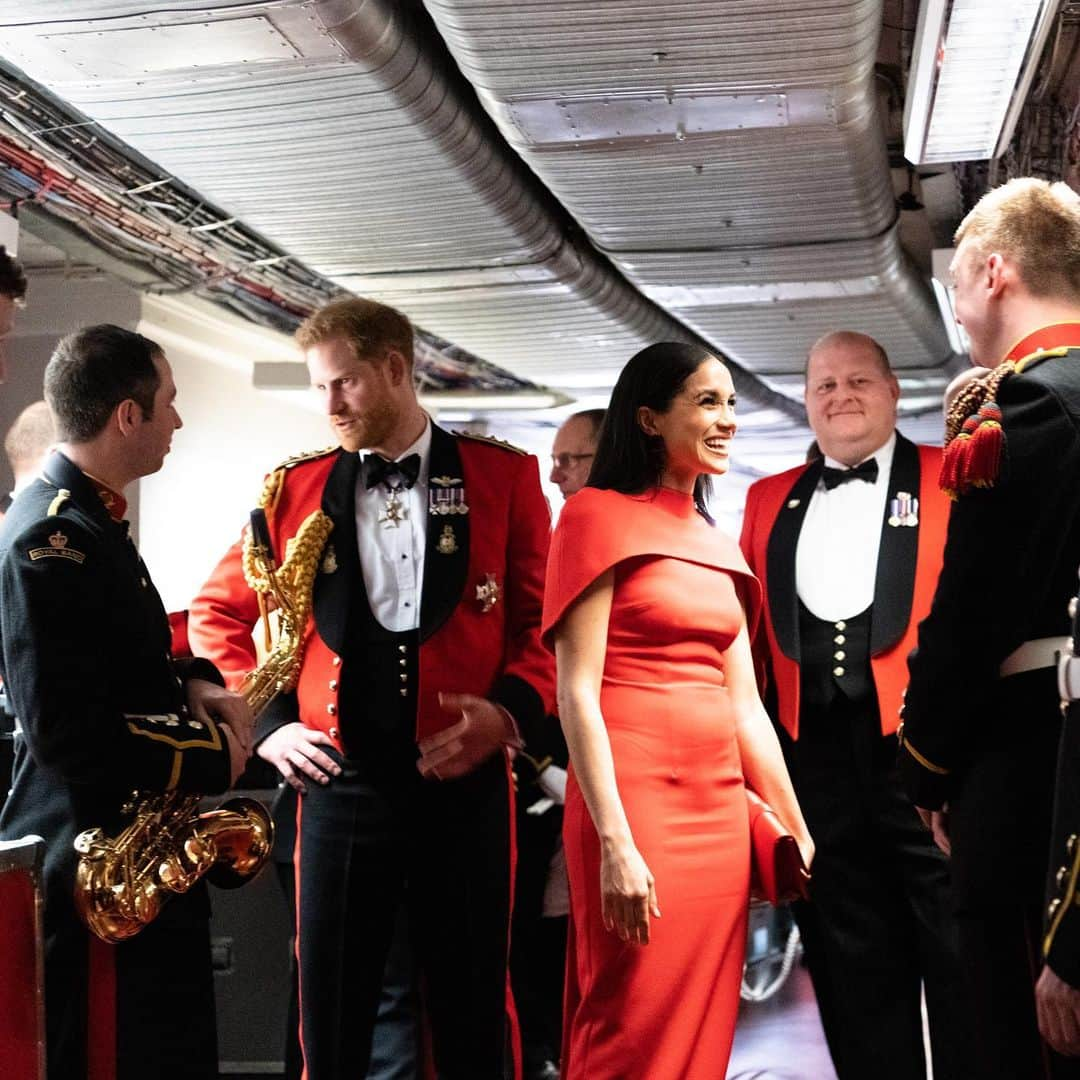 英ヘンリー王子夫妻さんのインスタグラム写真 - (英ヘンリー王子夫妻Instagram)「More from tonight as The Duke and Duchess of Sussex joined veterans, serving members, world-class musicians, composers and conductors of the Massed Bands of Her Majesty’s Royal Marines for the annual Mountbatten Festival of Music — an event to help raise funds on behalf of the @RoyalMarines Charity.  Photo © The Duke and Duchess of Sussex / Chris Allerton」3月8日 6時52分 - sussexroyal