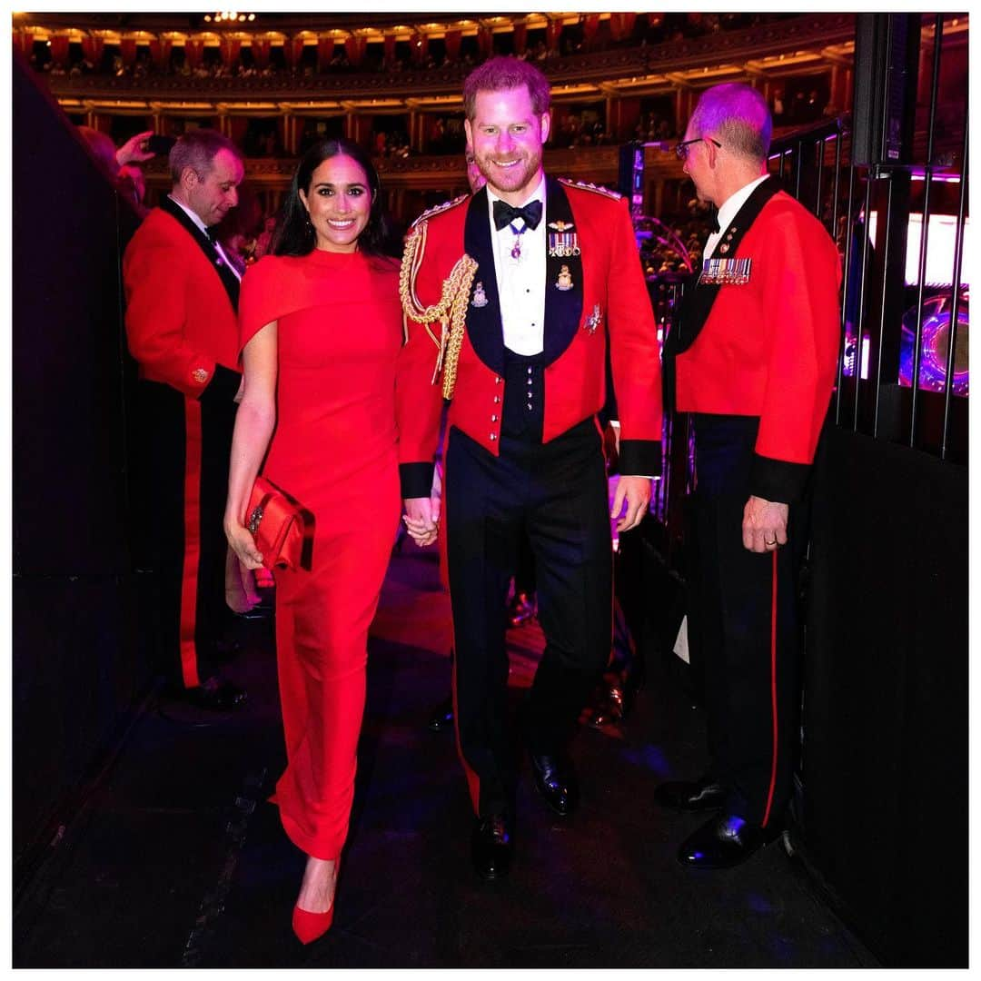 英ヘンリー王子夫妻のインスタグラム：「More from tonight as The Duke and Duchess of Sussex joined veterans, serving members, world-class musicians, composers and conductors of the Massed Bands of Her Majesty’s Royal Marines for the annual Mountbatten Festival of Music — an event to help raise funds on behalf of the @RoyalMarines Charity.  Photo © The Duke and Duchess of Sussex / Chris Allerton」