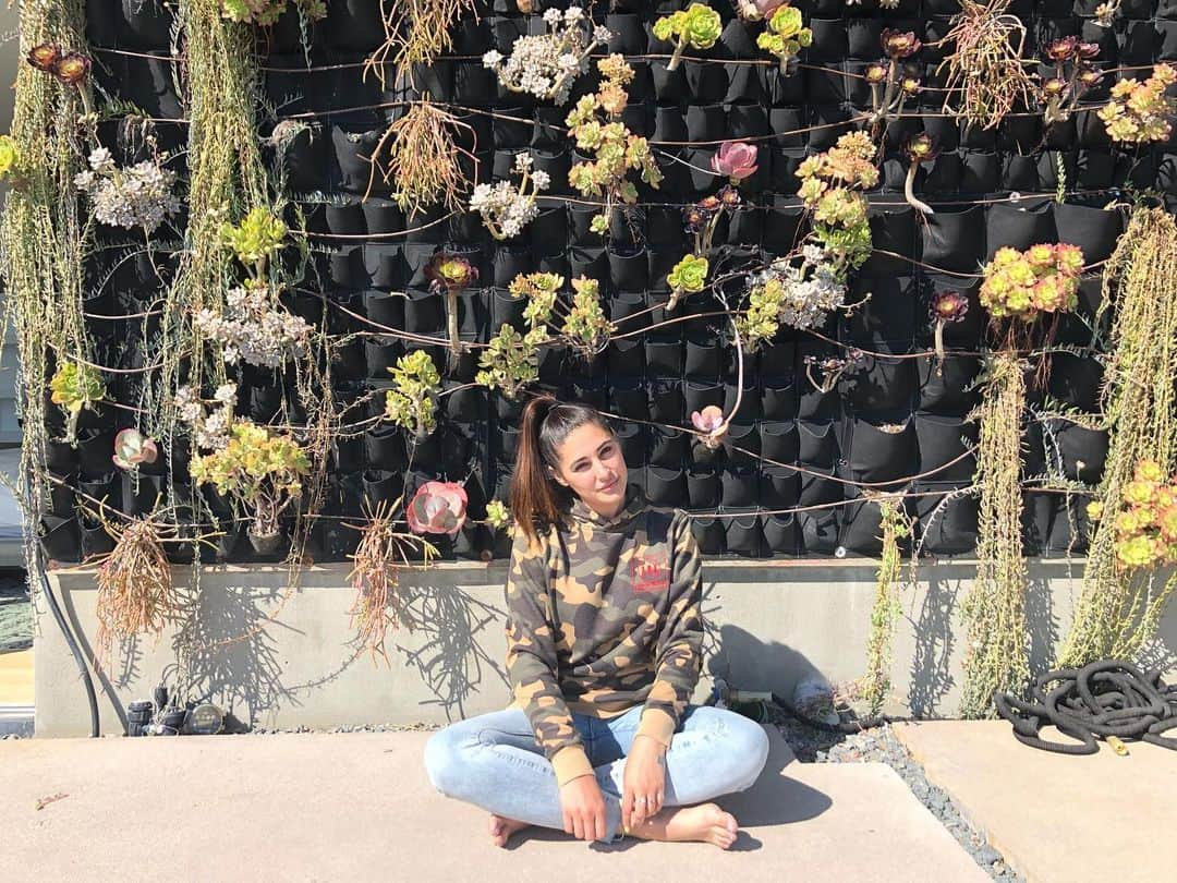 Nargis Fakhri さんのインスタグラム写真 - (Nargis Fakhri Instagram)「Nothing in my life is a coincidence. . . . . . . #coincidence #life #weird #mood」3月8日 7時45分 - nargisfakhri