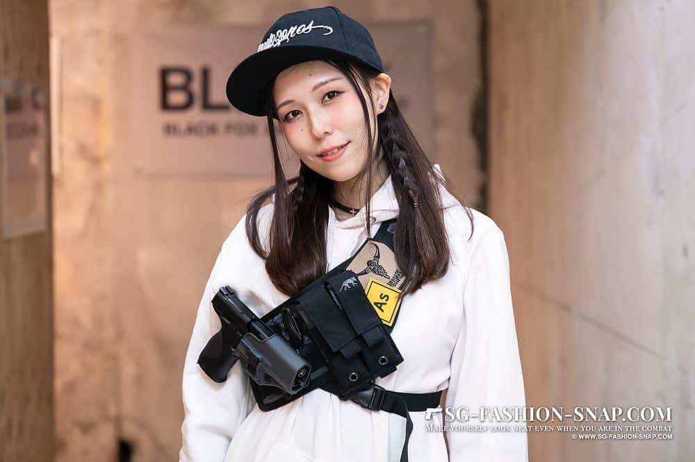 のインスタグラム：「I was introduced in website of SG-FASHION SNAP☺️♥️﻿ I’m really happy✨﻿ Thank u sooooo much🙏﻿ ﻿  http://sg-fashion-snap.com/archives/25594﻿ ﻿ #BLKFOX﻿ #女子サバ﻿ #MAYOZONES﻿ #サバゲー﻿ #サバゲーマー﻿ #サバイバルゲーム﻿ #サバゲー女子﻿ #ミリタリー﻿ #サバゲー女優﻿ #サバ嬢﻿ #女優﻿ #秋田﻿ #モデル﻿ #model﻿ #MC﻿ #japanesegirl﻿ #メガネ女子﻿ #サバゲー装備﻿ #scorpionmodm﻿ #mp9﻿ #Tokyomarui﻿ #airsoft﻿ #airsoftjapan﻿ #サバゲーしたい﻿ #サバゲーマーさんと繋がりたい﻿ #写真好きな人と繋がりたい」