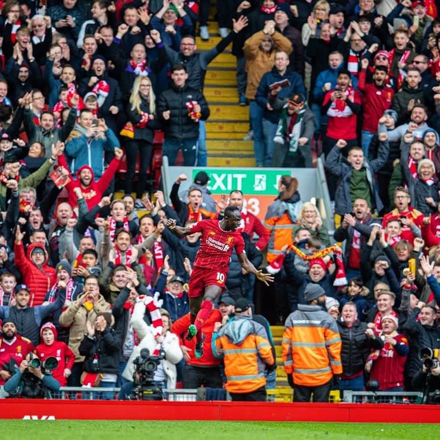 リヴァプールFCさんのインスタグラム写真 - (リヴァプールFCInstagram)「Sunday morning mood: SADIO 🤩✊ #LFC #LiverpoolFC」3月8日 17時30分 - liverpoolfc