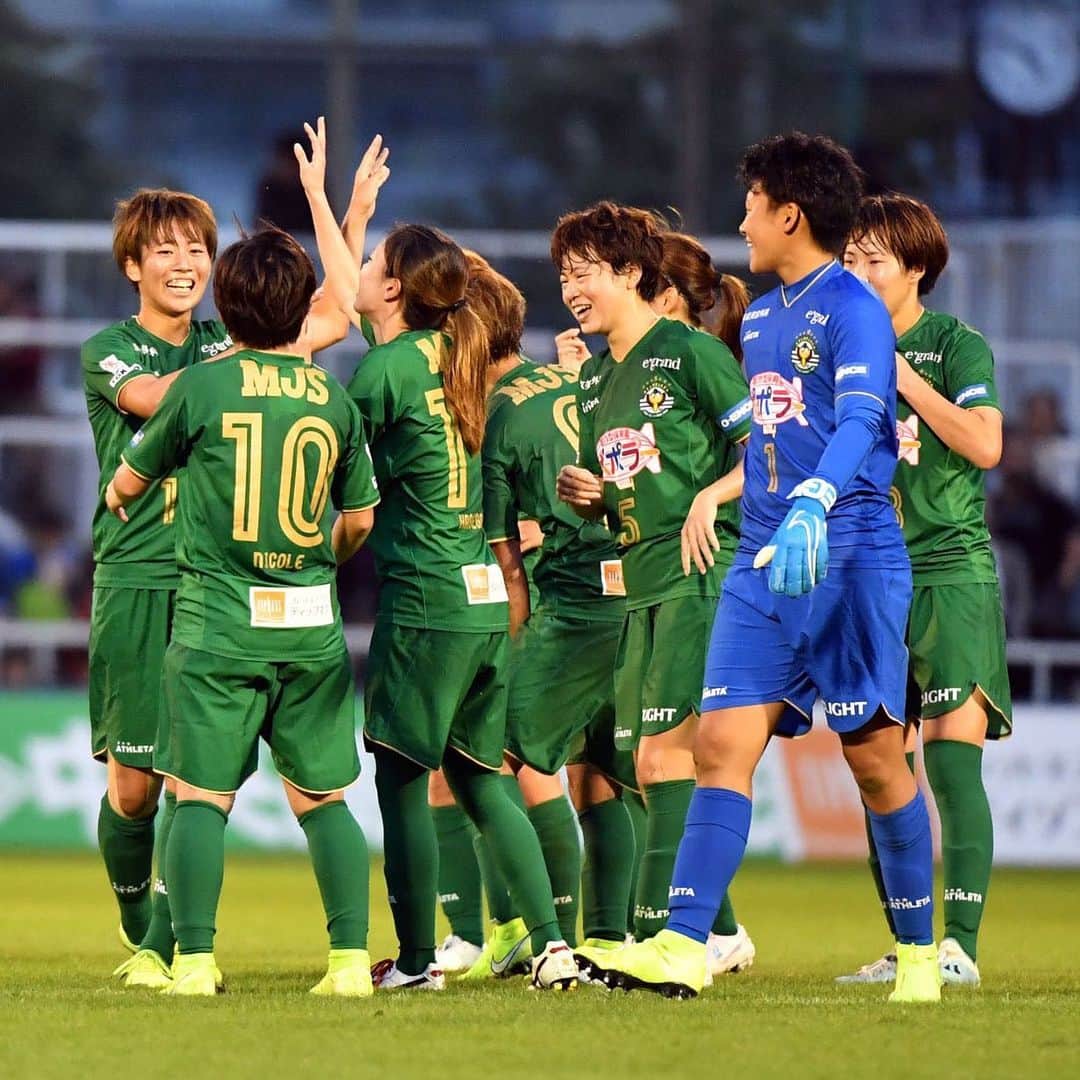 東京ヴェルディさんのインスタグラム写真 - (東京ヴェルディInstagram)「本日3月8日は“国際女性デー”﻿ そして、“JFA女子サッカーデー”﻿ ﻿ 日テレ・東京ヴェルディベレーザの選手たちも、﻿ 美しく、強い。そんな現代の女性たちの代表となれるように、これからも見ていてる人を楽しませるサッカーで、女子サッカーの発展と更なる盛り上がりに貢献していきます。﻿ ﻿ そして、世界のサッカー少女たちの希望となれるように常にタイトルを狙い続けます。﻿ ﻿  #beleza #ベレーザ #日テレベレーザ #日テレ東京ヴェルディベレーザ #東京 #tokyo  #国際女性デー　#InternationalWomensDay #JFA女子サッカーデー」3月8日 17時30分 - tokyo_verdy