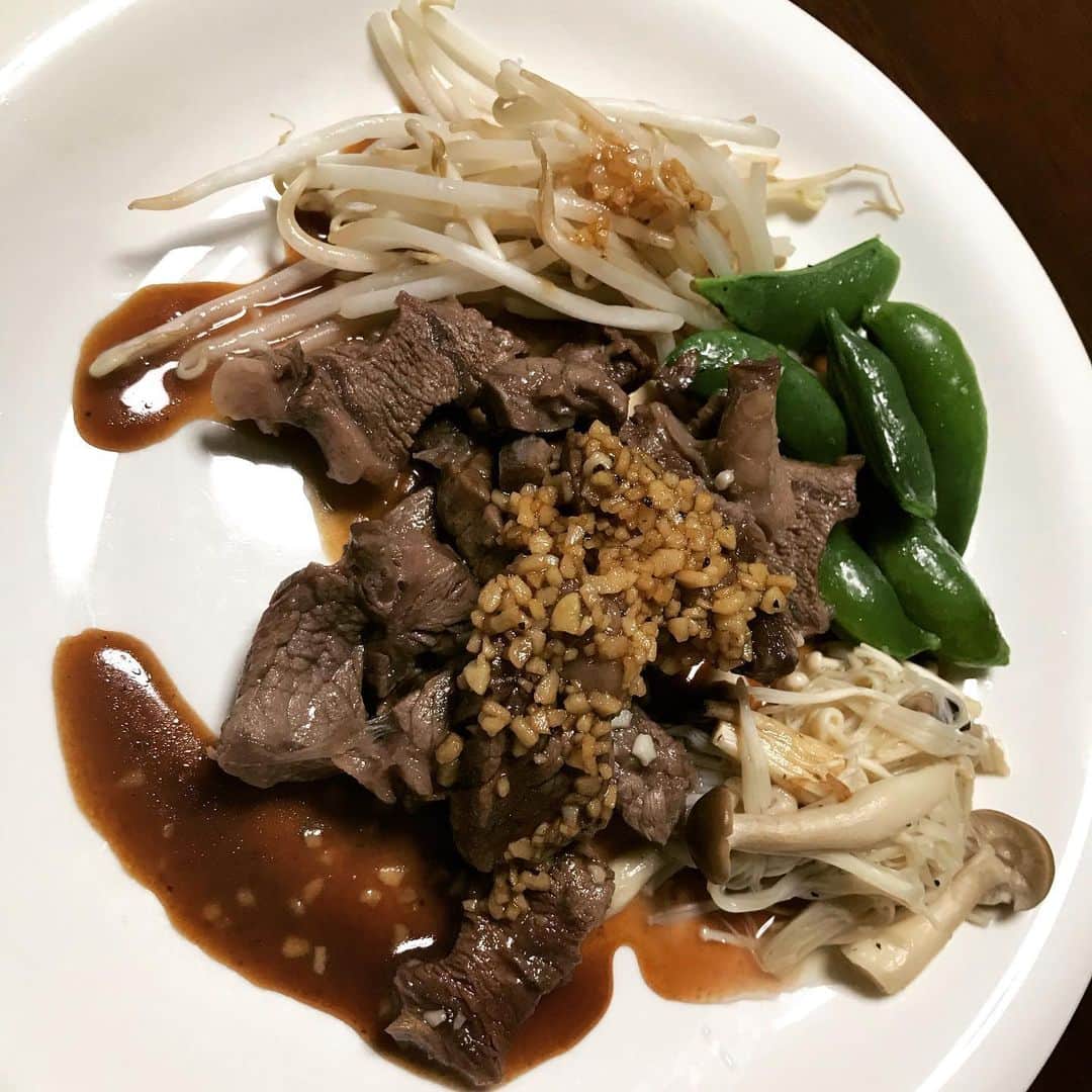 一井悠理さんのインスタグラム写真 - (一井悠理Instagram)「お家で食べるステーキは最高だ🥩」3月8日 17時44分 - yuripoyo.1212