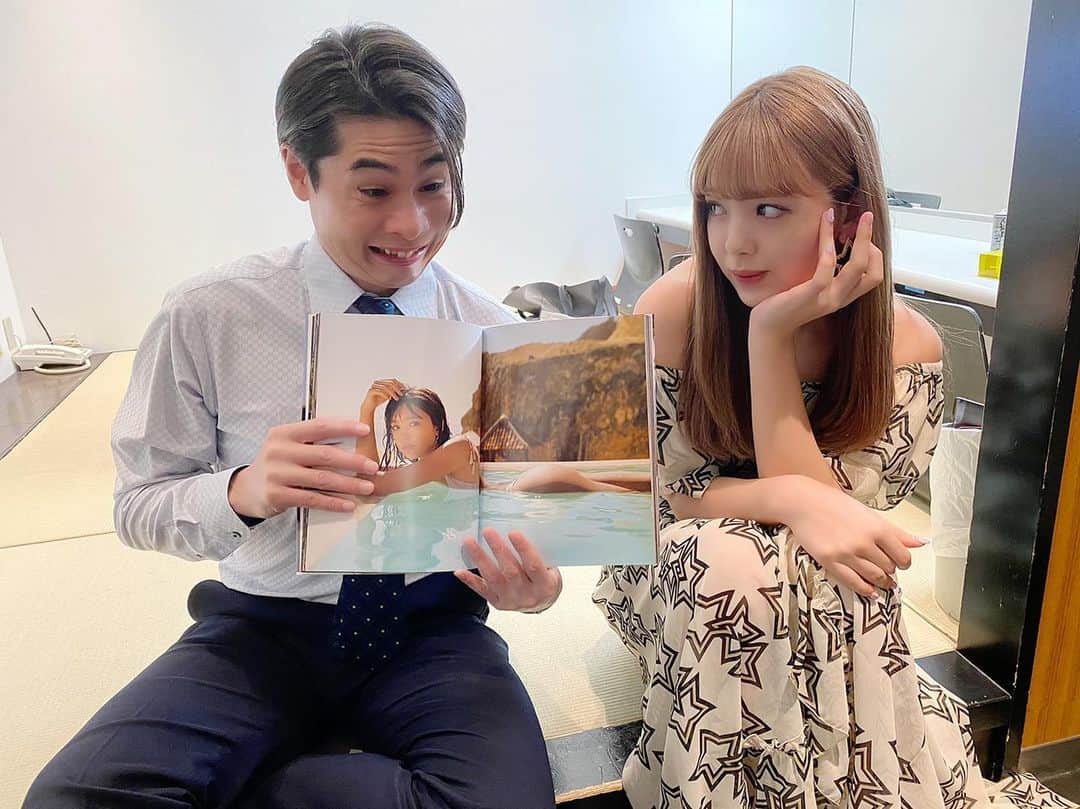 藤田ニコル１st写真集【公式】のインスタグラム：「吉村さんにも見てもらったんだ🍑 ありがとうございます🐰  #藤田ニコル１st写真集  #藤田ニコル #にこるん #ニコスキ #平成ノブシコブシ #吉村崇 さん」
