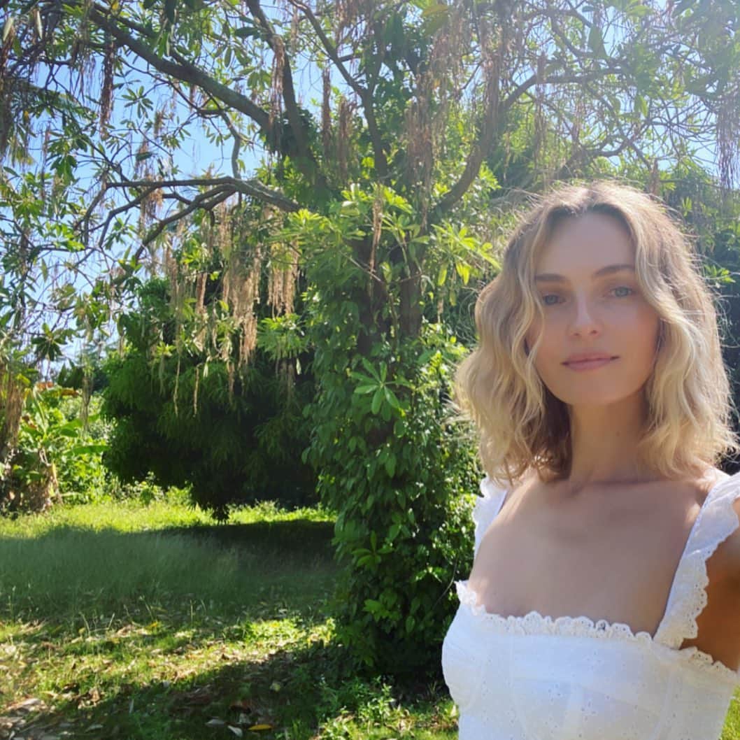 ヴァレンティナ・ゼリャヴァのインスタグラム：「Каждое утро наслаждаюсь этой красотой под пение тайских птиц 🥰Мечты сбываются на ритрите у Артура Сита 😊#ритритсамуиартурсита #артурсита #meditation #awareness #awakening #love #artursita」