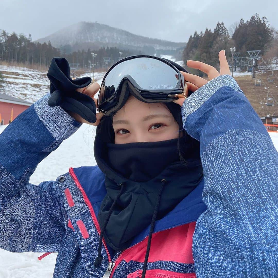 小林莉奈さんのインスタグラム写真 - (小林莉奈Instagram)「スノボ🏂﻿ ﻿ もはや誰かわからない（笑）﻿ ﻿ 弟のゴーグル借りた✌🏻﻿ ﻿ #スノーボード #スノボ #スノボ女子」3月8日 18時03分 - rina_yoruami