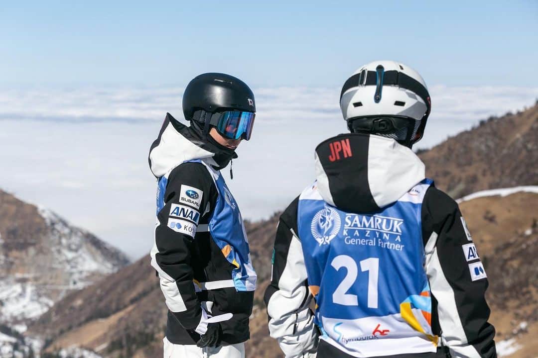 伊藤さつきのインスタグラム：「What were we talking about?👯‍♀️ #ski#🌤#beautifulview#Kazakhstan#🇰🇿 #toyotetsu#globalwifi#gobeyond  @globalwifi_official  @gobeyonder0200 #yojiya」
