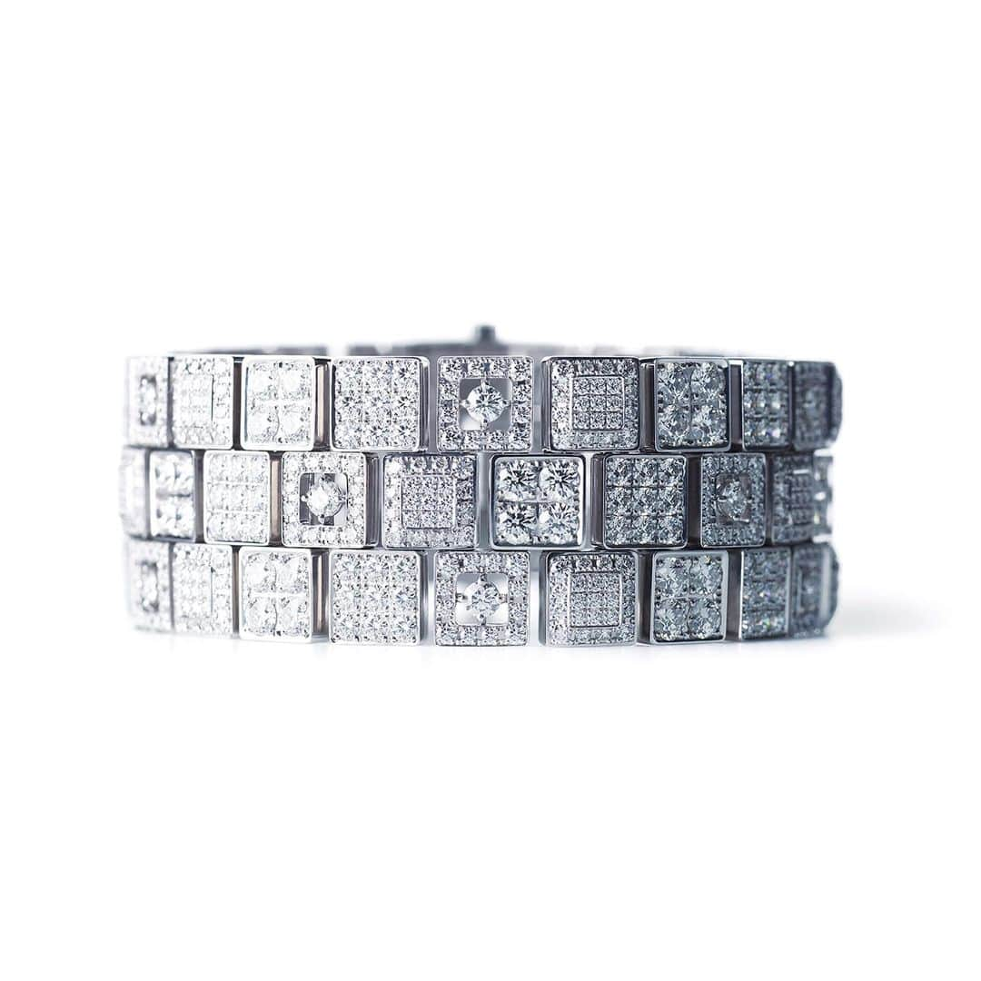 NIWAKAのインスタグラム：「The KYOKOMICHI white gold and diamonds bracelet. Inspired by the stone paths of ancient Kyoto after the rain. #Bracelet #18kWhiteGold #Diamonds #VanityFair #RedCarpet #俄 #NiwakaCollections #Niwaka #FineJewelry #Kyoto」