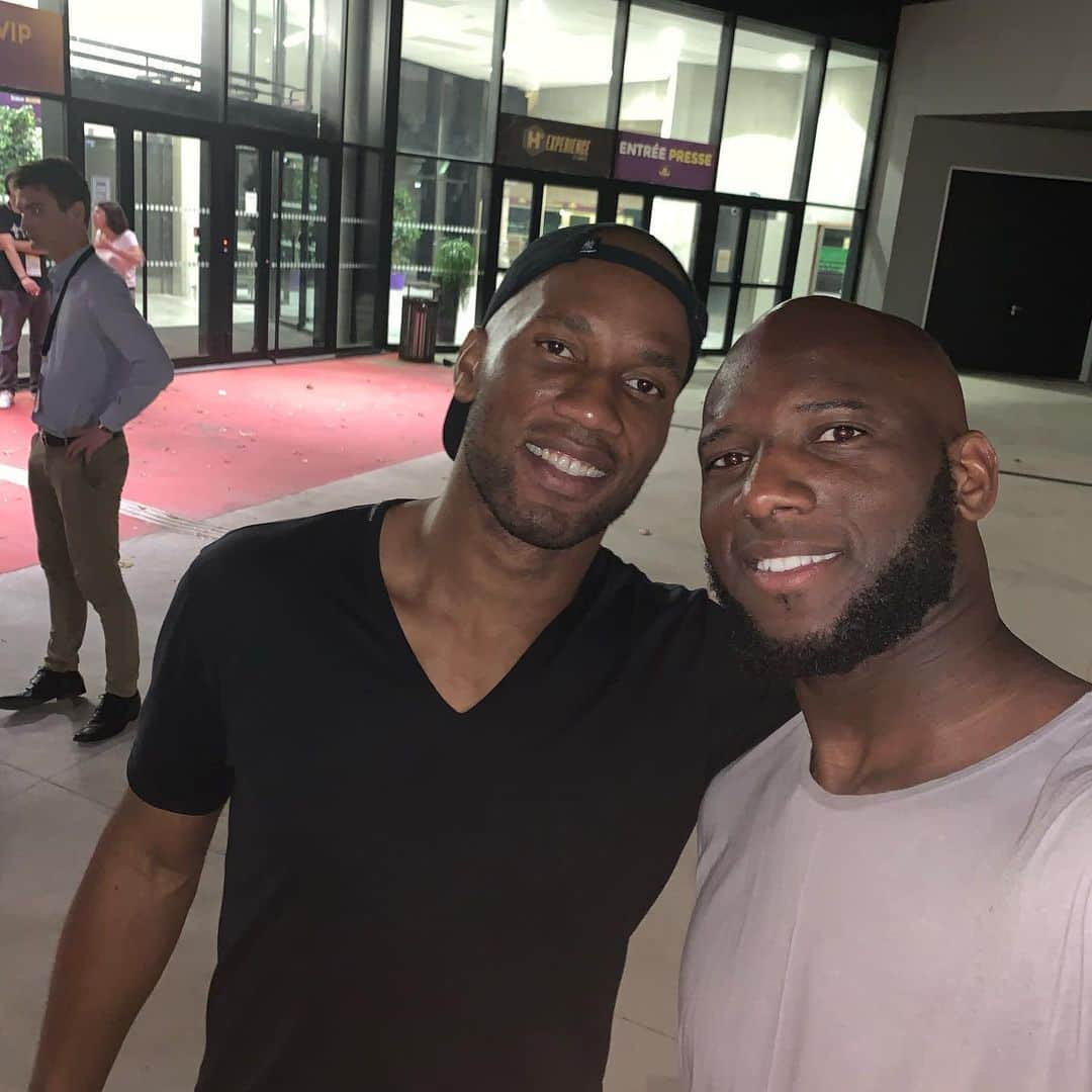 ミカエル・シアニのインスタグラム：「With the big bro. @didierdrogba」