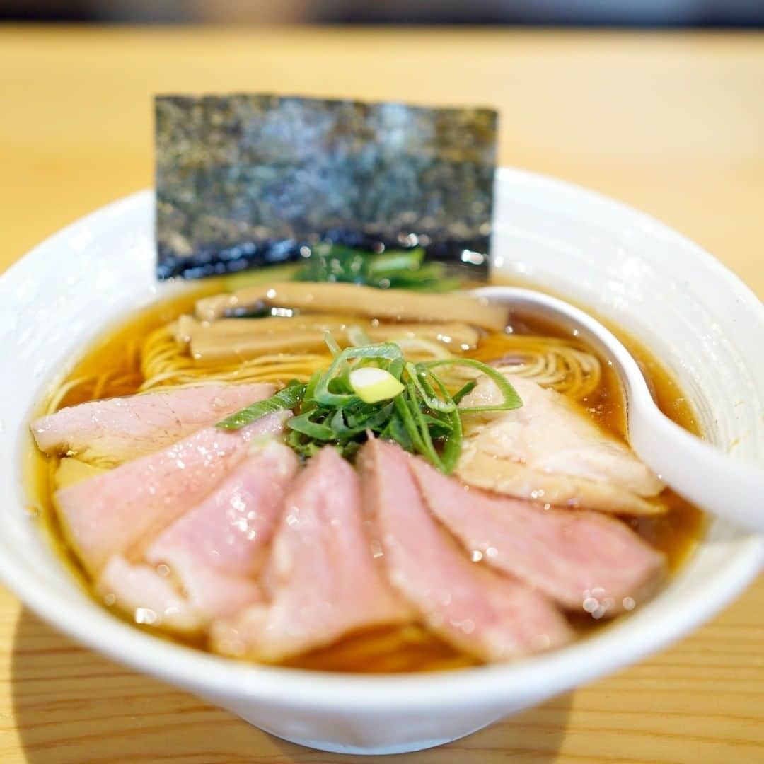 うどんが主食さんのインスタグラム写真 - (うどんが主食Instagram)「辺鄙な住宅街なのにとてつもない大行列！　　#うどんが主食 #中央線 #豚肉 #塩 #煮干し #醤油 #グルメ #チャーシュー　#美味い #三鷹 #ラーメン　#東京 #foodstagram #Japan #washoku #fashion #food #ramen #noodle #noodles #soup #amazing #good #nice #beauty #beautiful #fashion #nice #gourmet」3月8日 10時33分 - alwaysudon