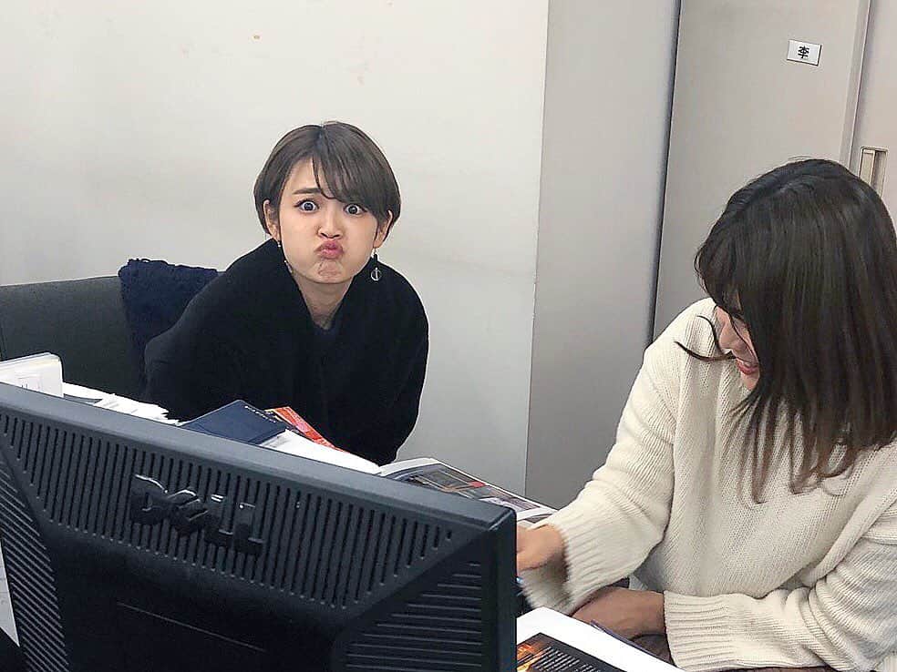 富久美玲のインスタグラム：「_ . 【イベント内容変更のお知らせ】 . ﻿この度、新型コロナウイルス発生に伴う 状況と影響を鑑み3月15日（日）に 予定していました名古屋パルコでの イベントが中止になりました、、、🙇‍♂️ . ですが﻿同日にイベント代替として ﻿『CATCH&UP名古屋大事典出版記念！﻿ mireiが地元を語る！オンライン交流会』 と題しInstagramにてライブ配信📱で イベントを開催致します＼(^o^)／💕 ﻿. 現在の新型コロナウイルスの発生と その影響を考えますと﻿ 今回は皆様の安全と健康の確保が難しい為 イベントの開催は中止にせざるを得ない 状況となってしまいましたこと 当イベントを楽しみにして頂いていた方に お詫び申し上げます。 . ﻿日時▷2020年3月15日（日）﻿18:00～ . #雑誌#catchup#出版記念#イベント#生配信」
