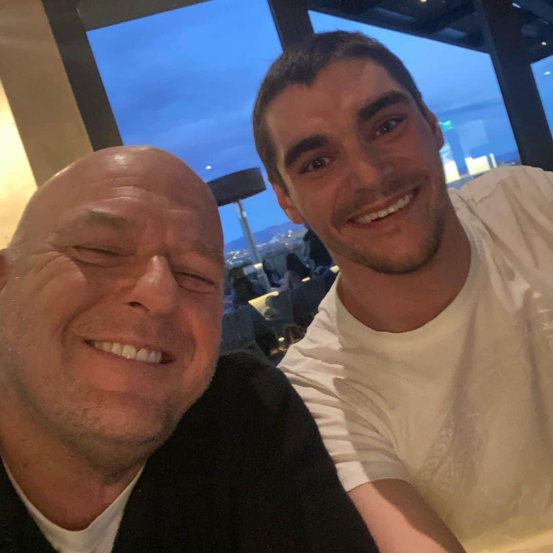 ディーン・ノリスのインスタグラム：「Look who I just ran into. We’re doing breakfast tomorrow @rjmitte」