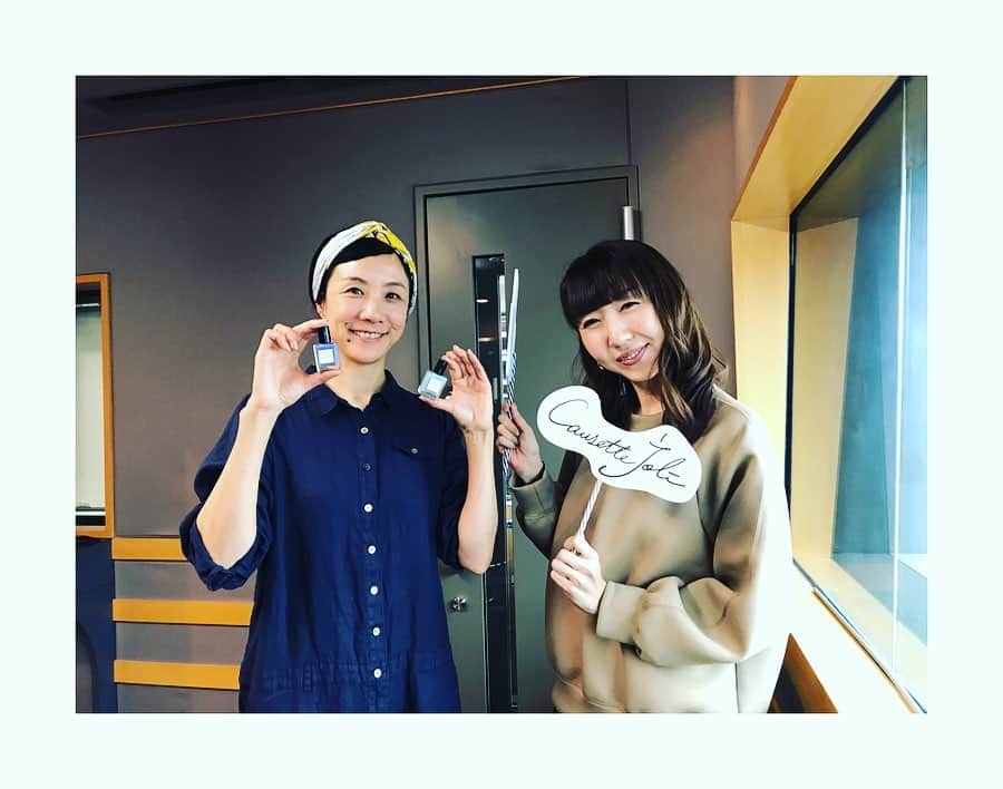 のインスタグラム：「明日3/9(月)朝10:30からInter FMにて放送「CausetteJoli presents Radio Beauté」に出演します！さらに、私が春の新色の中から選んた淡い青色「RURIKARAKUSA ENZEN」をなんと３名様にプレゼント(๑>◡<๑)着物にもぴったりなカラーですよね！ 各色に大和言葉が付けられたネイルは日本の風景から切り取ったような色合いで日本人の肌やファッションにもぴったり(๑˃̵ᴗ˂̵) コゼットジョリ＝フランス語、大和＝奈良、私が好きなこととシンクロしすきて驚きの出会いでした。爪にもやさしいし、皆さまもぜひコゼットジョリっ子に♪ #causettejoli #gps897」
