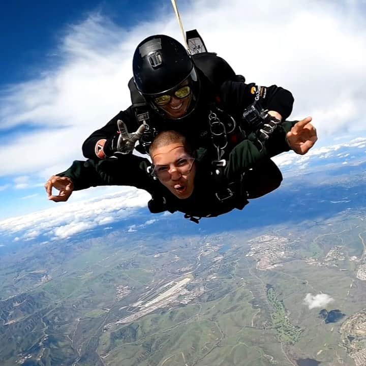 ルーイ・ロペスのインスタグラム：「🛩 HAAAAAA 🛩 shittin me ❔❔」