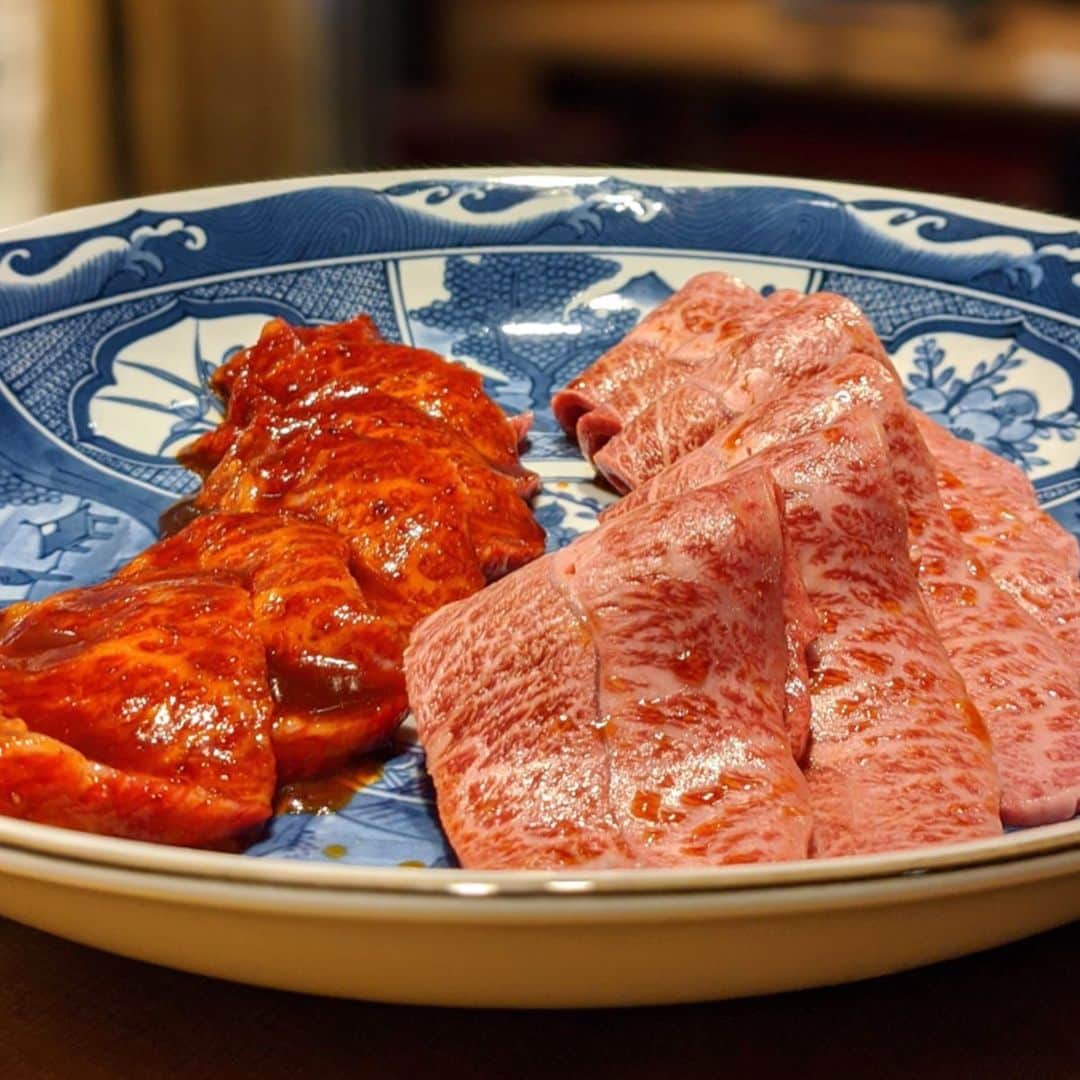 大見さなえさんのインスタグラム写真 - (大見さなえInstagram)「神戸牛三角バラ 万葉牛ミスジ🥩﻿ 『#うしみつ一門目黒店 』﻿ ﻿ 目の前でカットしたてのお肉を、焼いたり、﻿ タレにつけたり、すき焼きにしたり…🤤💓﻿ ﻿ 貴重な厚切りヒレの2種を食べ比べや﻿ ・サーロインのすき焼き﻿ ・ハラミ万葉牛イチボ など🥩﻿ ﻿ #お年玉企画2020 でお肉好きの方々から﻿ 色んな話も聞けて勉強になった日🐥✨﻿ ﻿ #焼肉 #やきにく #焼き肉 #お肉 #食﻿ #肉 #yakiniku #meat #肉活 #肉女子﻿ #pixelで撮影 #instafood #めぐログ_目黒﻿ #目黒グルメ #wagyu #和牛 #うしみつ #犇」3月8日 11時58分 - tabe_megumi