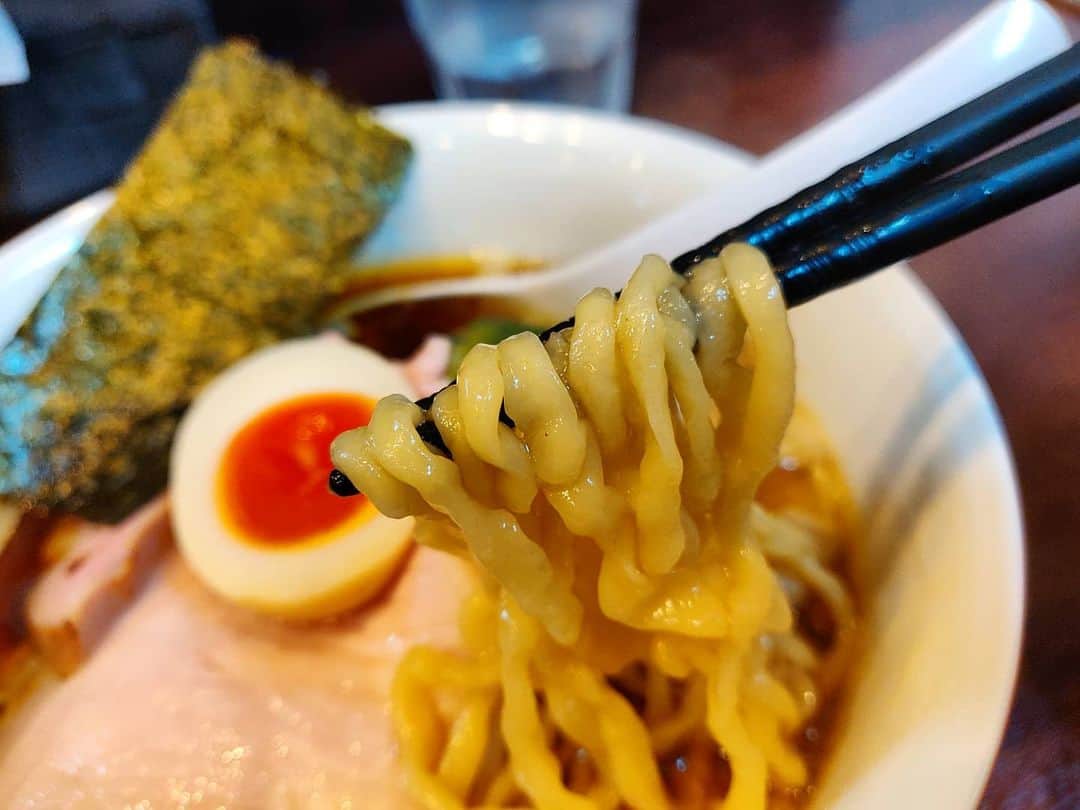 つけMen野郎さんのインスタグラム写真 - (つけMen野郎Instagram)「醤油らーめん とものもと 東中山から東海神へ。自家製麺へと変わり、より自身のらーめんへと近づき、より自信が感じられる一杯へ。まだまだ忙しない日々の中で、新たな環境での慣れを模索されているのとだろうと想像。これからもっともっと自身の理想に近づけて、飛躍していって欲しい。東海神で初めて食べるらーめんはおいしかった。」3月8日 12時14分 - bokurarri