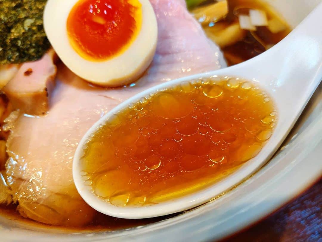 つけMen野郎さんのインスタグラム写真 - (つけMen野郎Instagram)「醤油らーめん とものもと 東中山から東海神へ。自家製麺へと変わり、より自身のらーめんへと近づき、より自信が感じられる一杯へ。まだまだ忙しない日々の中で、新たな環境での慣れを模索されているのとだろうと想像。これからもっともっと自身の理想に近づけて、飛躍していって欲しい。東海神で初めて食べるらーめんはおいしかった。」3月8日 12時14分 - bokurarri