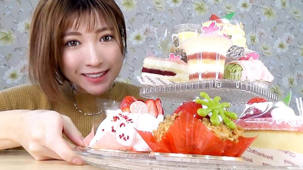 石関友梨のインスタグラム：「YouTube！シャトレーゼを大食い食べ放題したらコスパ最高すぎっ♥  #プロフィールからyoutube飛べます #ゆりもりチャンネル #大食い #シャトレーゼ #ひな祭り #お花見 #桜 #苺 #桃の節句 #ケーキ #スイーツ #モンブラン #プリン #スイーツ嬢 #毎週金曜夜21時配信 #たまに土曜日」