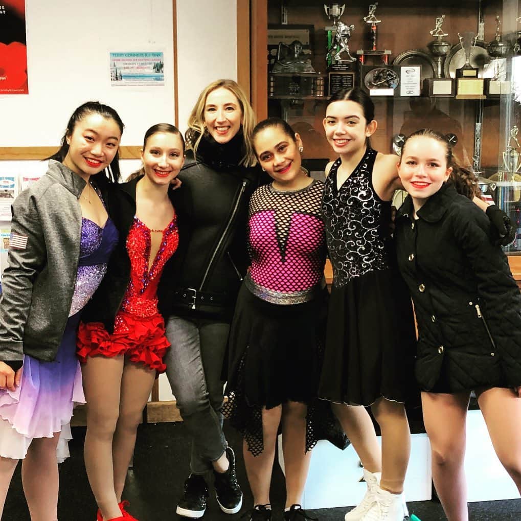 シネイド・ケアーのインスタグラム：「First competition of this season with this group😎 👊🏻⛸ What I loved the most was seeing (hearing) you all cheering each other on and supporting each other😊👏🏻 #sportsmanship  ps sorry Liza - we couldn’t find you!」