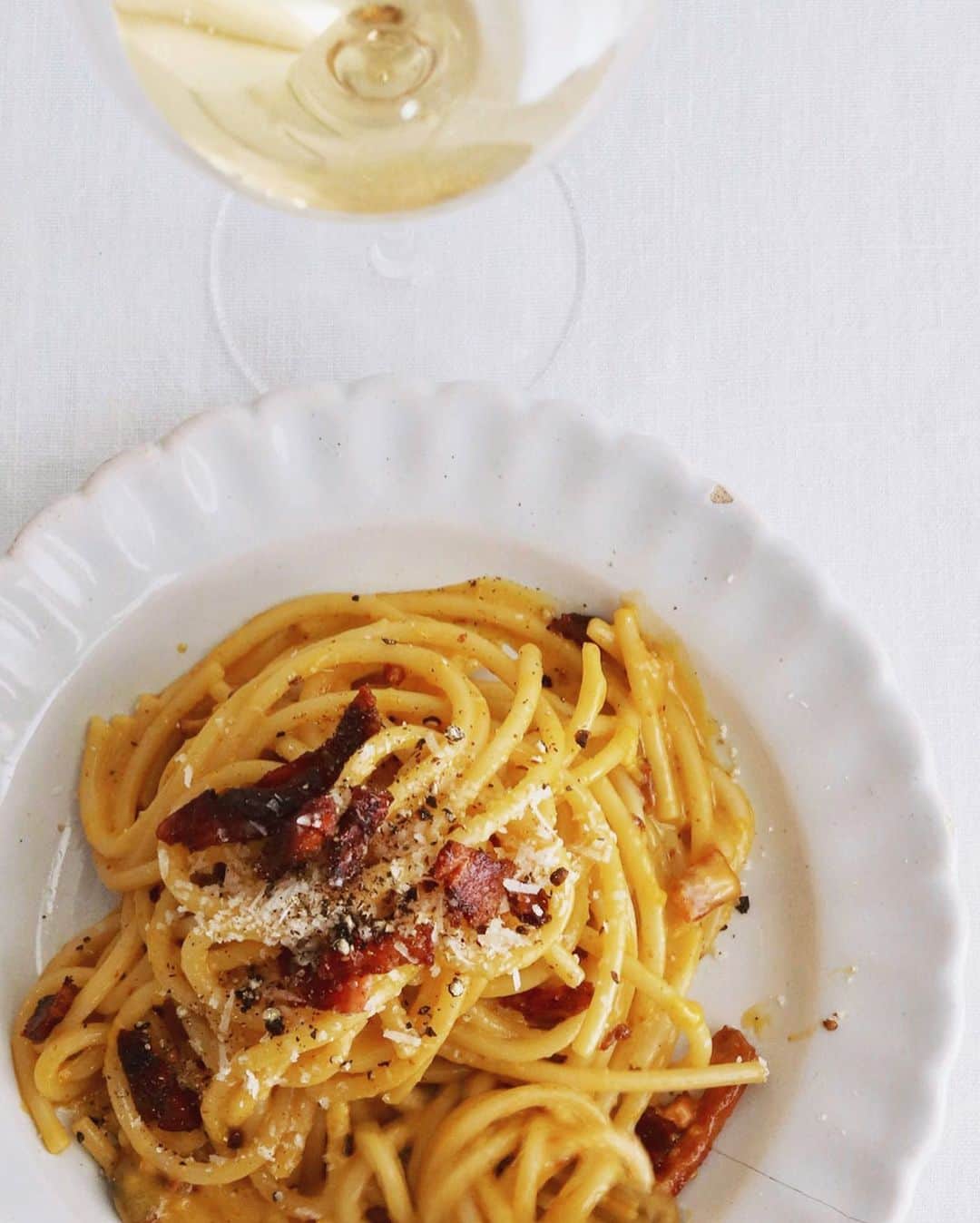 樋口正樹さんのインスタグラム写真 - (樋口正樹Instagram)「Carbonara . ランチにカルボナーラ、 太麺のブカティーニで。 . パスタの作りの参考に、 RyogoさんのYoutube 動画がとってもお勧め。 🍝👉 @binanpasta . . . #カルボナーラ #ブカティーニ #carbonara #italianfood #romafood #topitalianfood #pastalover #lovepasta #pastaitaliana #cucinaitaliana #iloveitalianfood #barilla #passionforpasta #Bucatini #myfavoritepasta」3月8日 12時51分 - higuccini