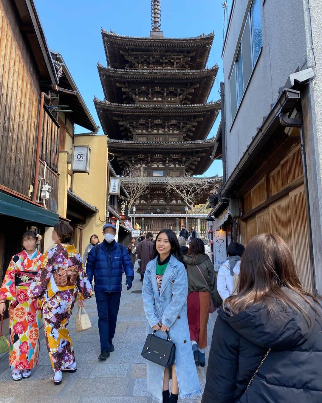 山尾梨奈さんのインスタグラム写真 - (山尾梨奈Instagram)「⁑ この景色が当たり前になってたけど 改めて写真撮ってもらって見ると良い場所〜 私も今度着物着て歩きたい😌💭#kyoto #京都」3月8日 12時54分 - yamarina_1210