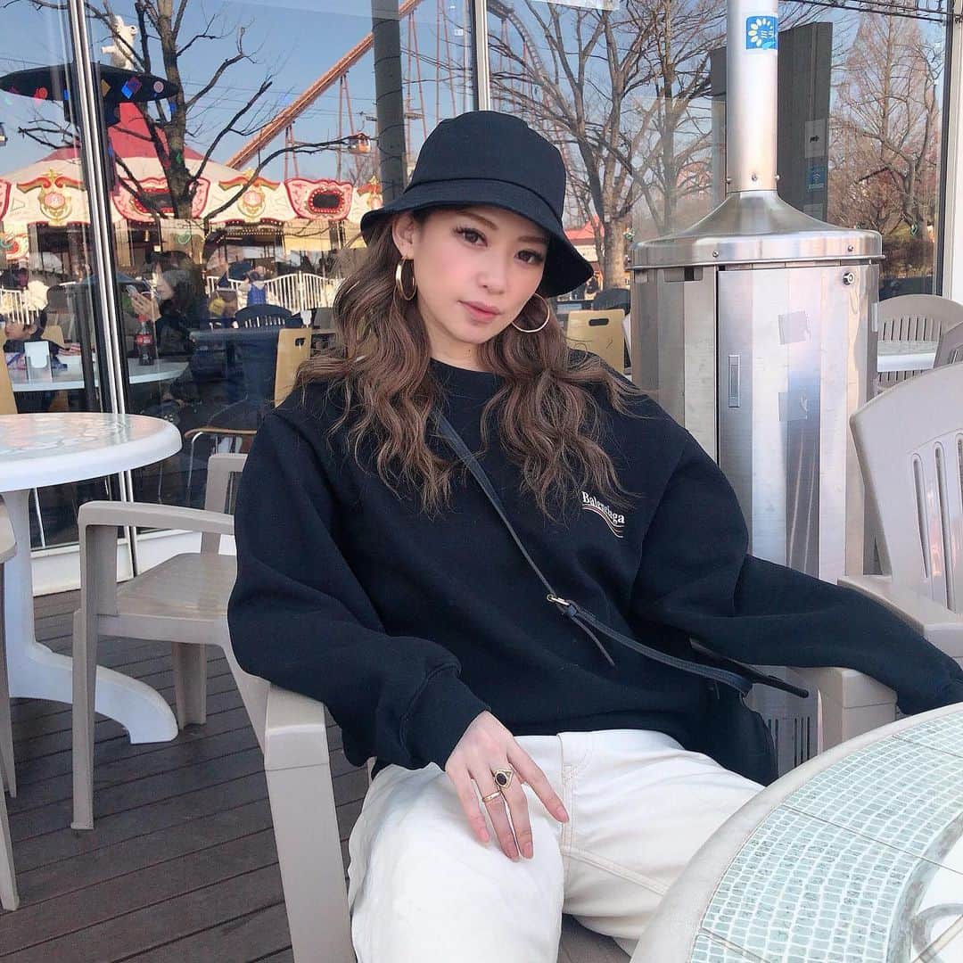 長谷川唯のインスタグラム：「・ ・ Hello〜👋🏼このハットどこのかDMで何件がきてたんだけど、いつも洋服とかは海外通販で買ってるよ✨あとはzaraが多い😊👌🏻 ・ ・ でゎ、美容院へいってきまーす🥰よい日曜日を過ごしてね🤍 ・ ・ #ootd #fashionista #code #love #happy #instagood」