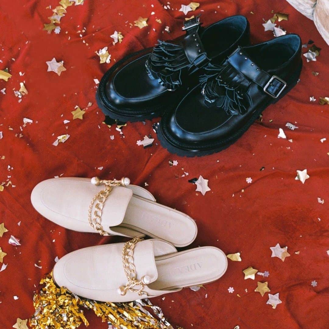 ginza magazineさんのインスタグラム写真 - (ginza magazineInstagram)「心踊る、新しい靴！⠀ ⠀ 〈ENFOLD〉⠀ キルトをフリルのように重ねたデザインローファー。キャピタラーソールで存在感も。⠀ 〈ADEAM〉⠀ Uチップにパールを飾ったチェーンで女性らしさを添えて。⠀ ⠀ #ginzamagazine #mannish #shoes #enfold #adeam #春の靴 #シューズ #エンフォルド  #アディアム」3月8日 13時26分 - ginzamagazine