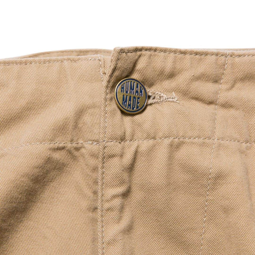 HUMAN MADEさんのインスタグラム写真 - (HUMAN MADEInstagram)「"BEACH PANTS" now available in store and online. www.humanmade.jp  ゆったりとしたチノ素材のビーチパンツです。ワンタックプリーツ、腿から裾にかけてテーパードされたシルエットが特徴です。 Pleated chino beach pants with a slightly tapered silhouette.」3月8日 13時20分 - humanmade