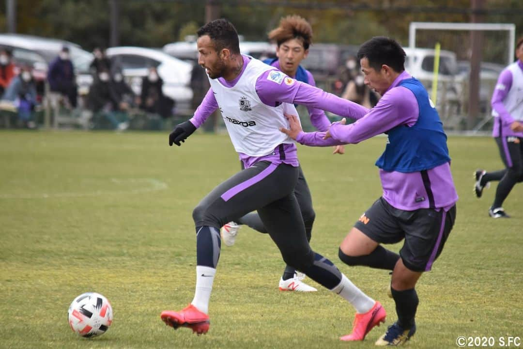 サンフレッチェ広島さんのインスタグラム写真 - (サンフレッチェ広島Instagram)「本日も吉田サッカー公園にて元気にトレーニング‼️ ゲーム形式ではゴールも複数うまれ、選手たちは調子の良さをアピールしていました😊✨ . #川辺駿 選手 #柴崎晃誠 選手 #レアンドロ・ペレイラ 選手 #井林章 選手 #野上結貴 選手 #大迫敬介 選手 #松本泰志 選手 #サンフレッチェ #sanfrecce  #積攻 #広報カメラ」3月8日 13時21分 - sanfrecce.official