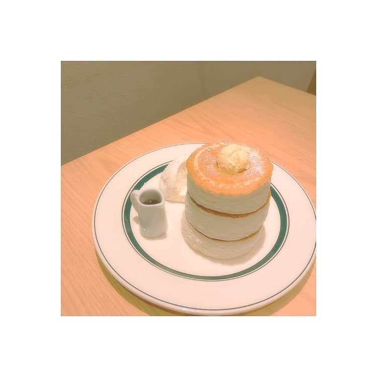 小林咲葵のインスタグラム：「🌻﻿ ﻿ インスタっぽいやつ！笑﻿ ﻿ #小林咲葵﻿ #パンケーキ﻿ #ふわふわパンケーキ﻿ #美味しかった﻿ #インスタっぽい﻿ #gram」