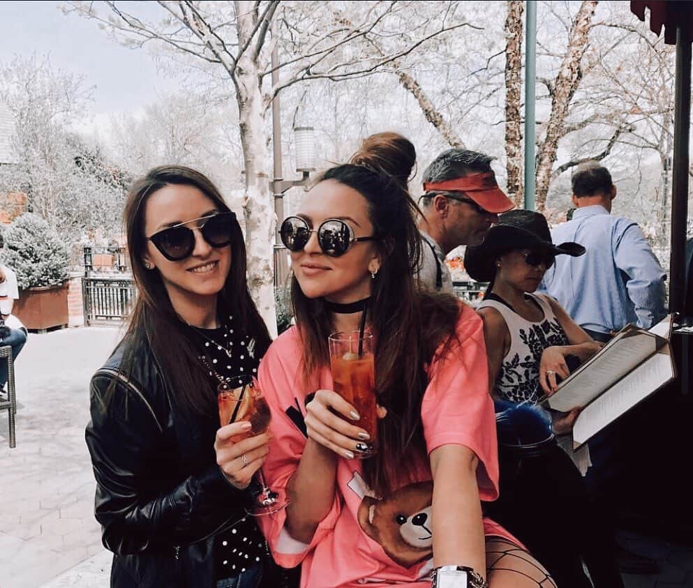 エカテリーナ・リャザーノワのインスタグラム：「My partner in crime. Thanks for our unforgettable memories #Happybirthday #love #friends #bff  P.s: этот день чего только стоит 🤣」