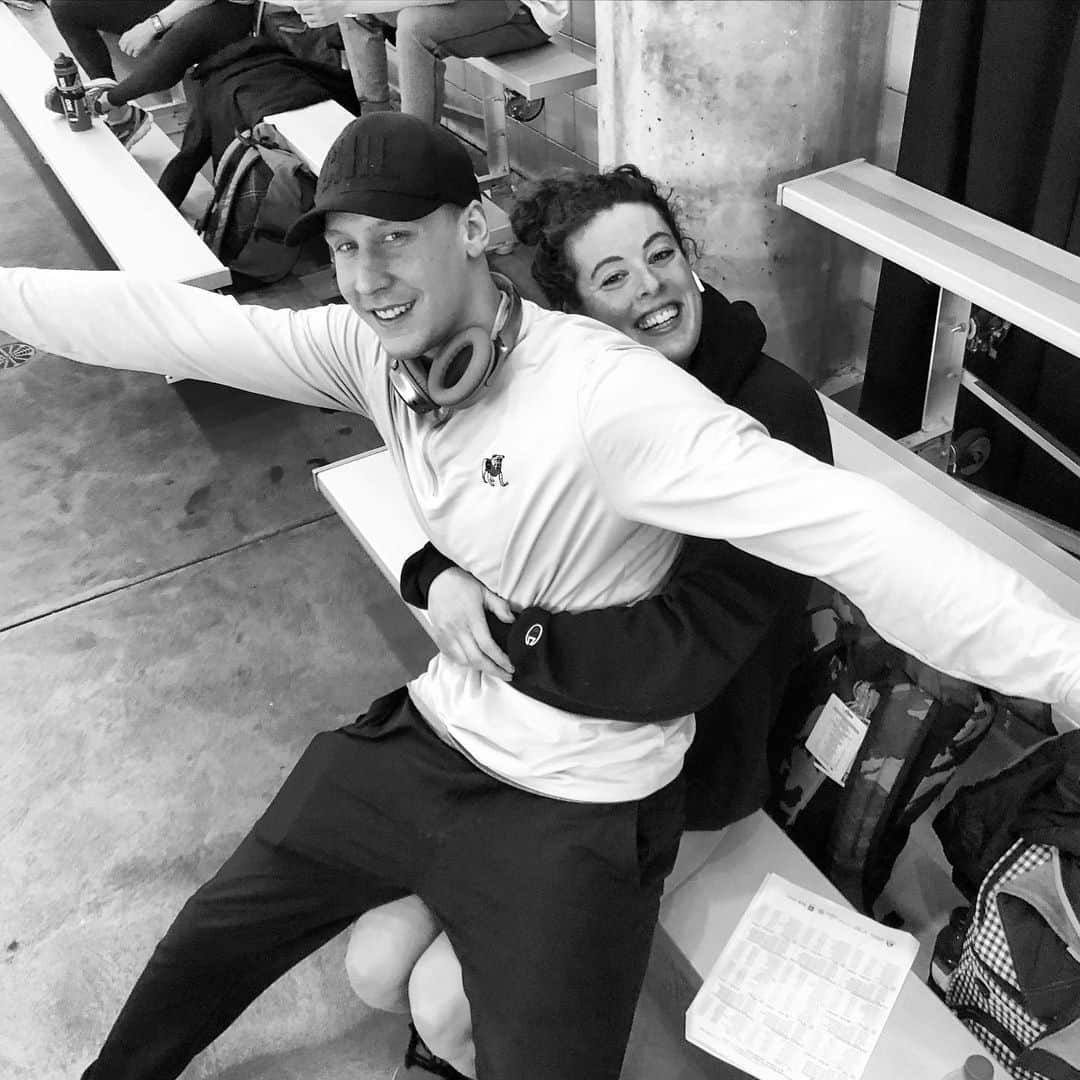 アリソン・シュミットさんのインスタグラム写真 - (アリソン・シュミットInstagram)「What’s better than a swim meet on your birthday? A BIRTHDAY HUG AT A SWIM MEET 😂❣️🥳🍦🤗🥰🌟🎂 #bestofbothworlds #happybirthdaychase」3月8日 13時39分 - arschmitty