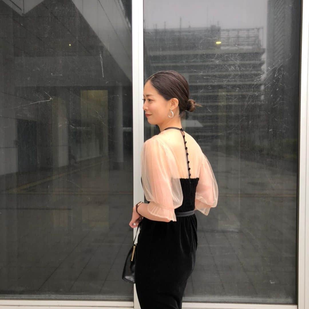 Ameri VINTAGE LUMINE SHINJUKUさんのインスタグラム写真 - (Ameri VINTAGE LUMINE SHINJUKUInstagram)「PICK UP ITEM❤︎ . . 大大大人気のドレスが 新宿のみ再入荷しております‼︎ . ☎️店舗通販も承っておりますので、 買い逃してしまった方は是非お電話にてお問い合わせくださいませ . . TULLE SLEEVE TIGHT DRESS BLACK S/M ￥17,500 +tax . @aym__319 174cm . . #ameri #amerivintage #dress #ドレス #お呼ばれコーデ ＃オケージョンコーデ #チュールドレス #結婚式コーデ #shinjuku #lumine2 #tokyo」3月8日 14時47分 - ameri_shinjuku