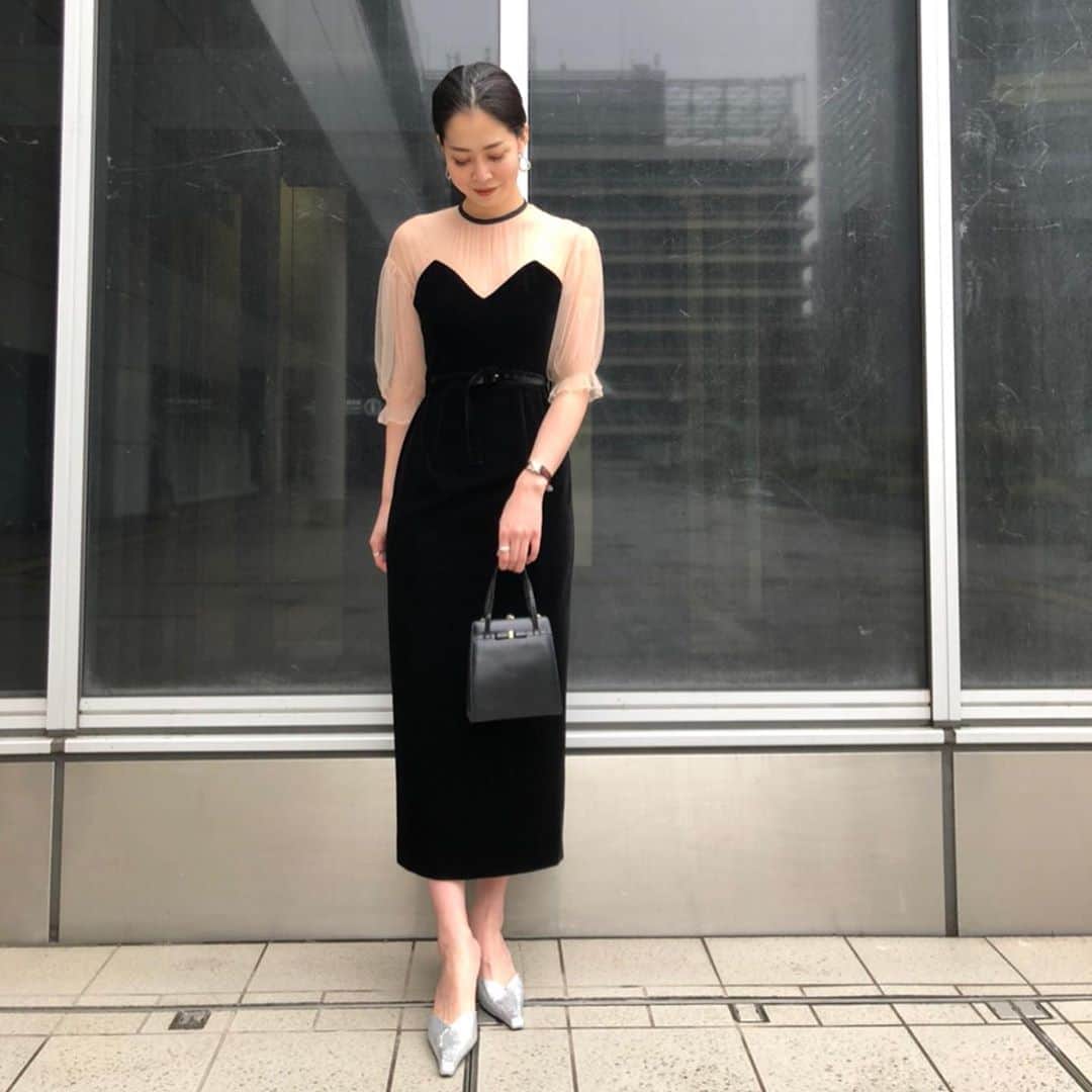 Ameri VINTAGE LUMINE SHINJUKUさんのインスタグラム写真 - (Ameri VINTAGE LUMINE SHINJUKUInstagram)「PICK UP ITEM❤︎ . . 大大大人気のドレスが 新宿のみ再入荷しております‼︎ . ☎️店舗通販も承っておりますので、 買い逃してしまった方は是非お電話にてお問い合わせくださいませ . . TULLE SLEEVE TIGHT DRESS BLACK S/M ￥17,500 +tax . @aym__319 174cm . . #ameri #amerivintage #dress #ドレス #お呼ばれコーデ ＃オケージョンコーデ #チュールドレス #結婚式コーデ #shinjuku #lumine2 #tokyo」3月8日 14時47分 - ameri_shinjuku